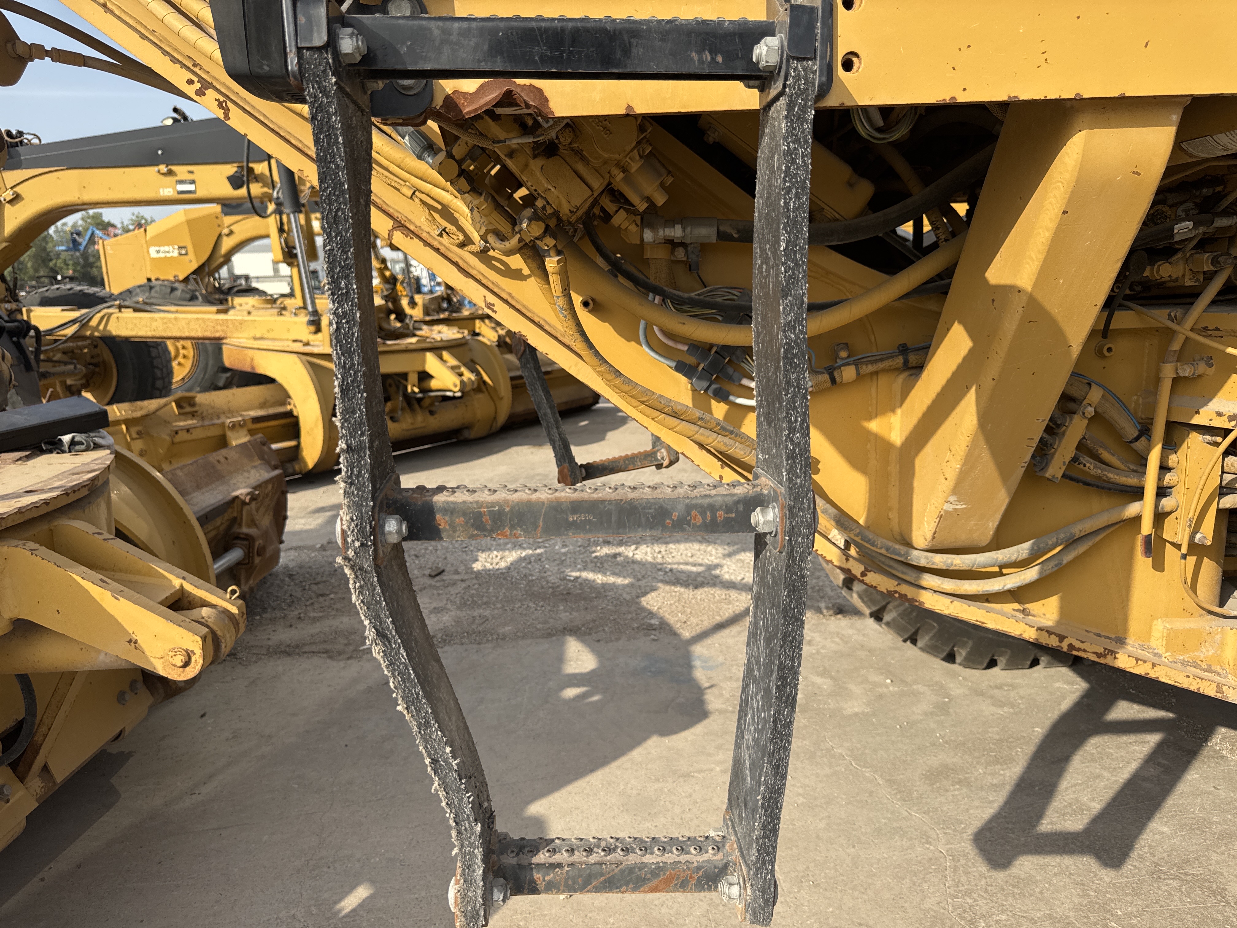 MGG-005-Cat-140H-Motor-graders-inspection-Structure-Steps/ladders-1
