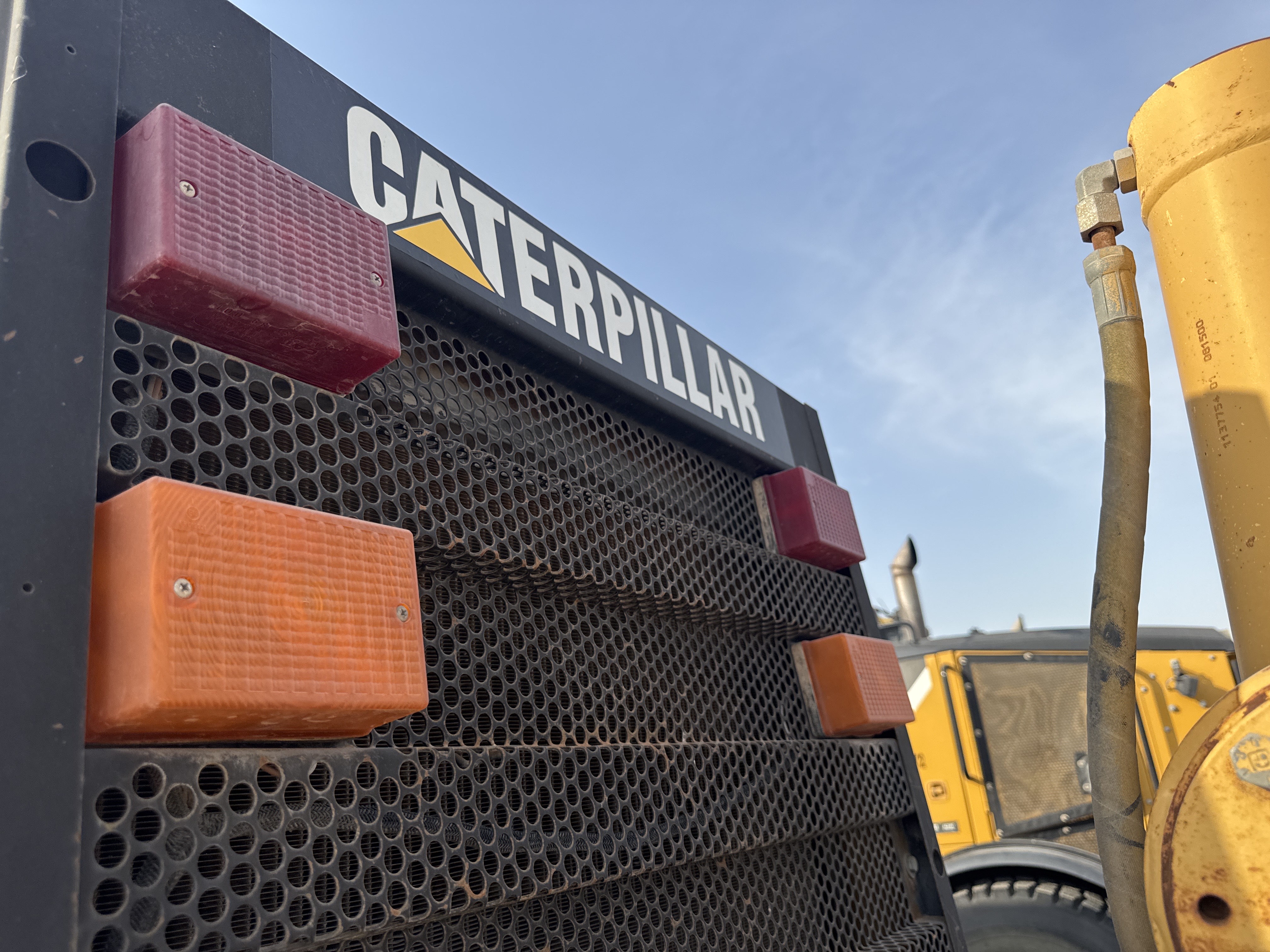 MGG-005-Cat-140H-Motor-graders-inspection-Structure-Exterior-lights-1