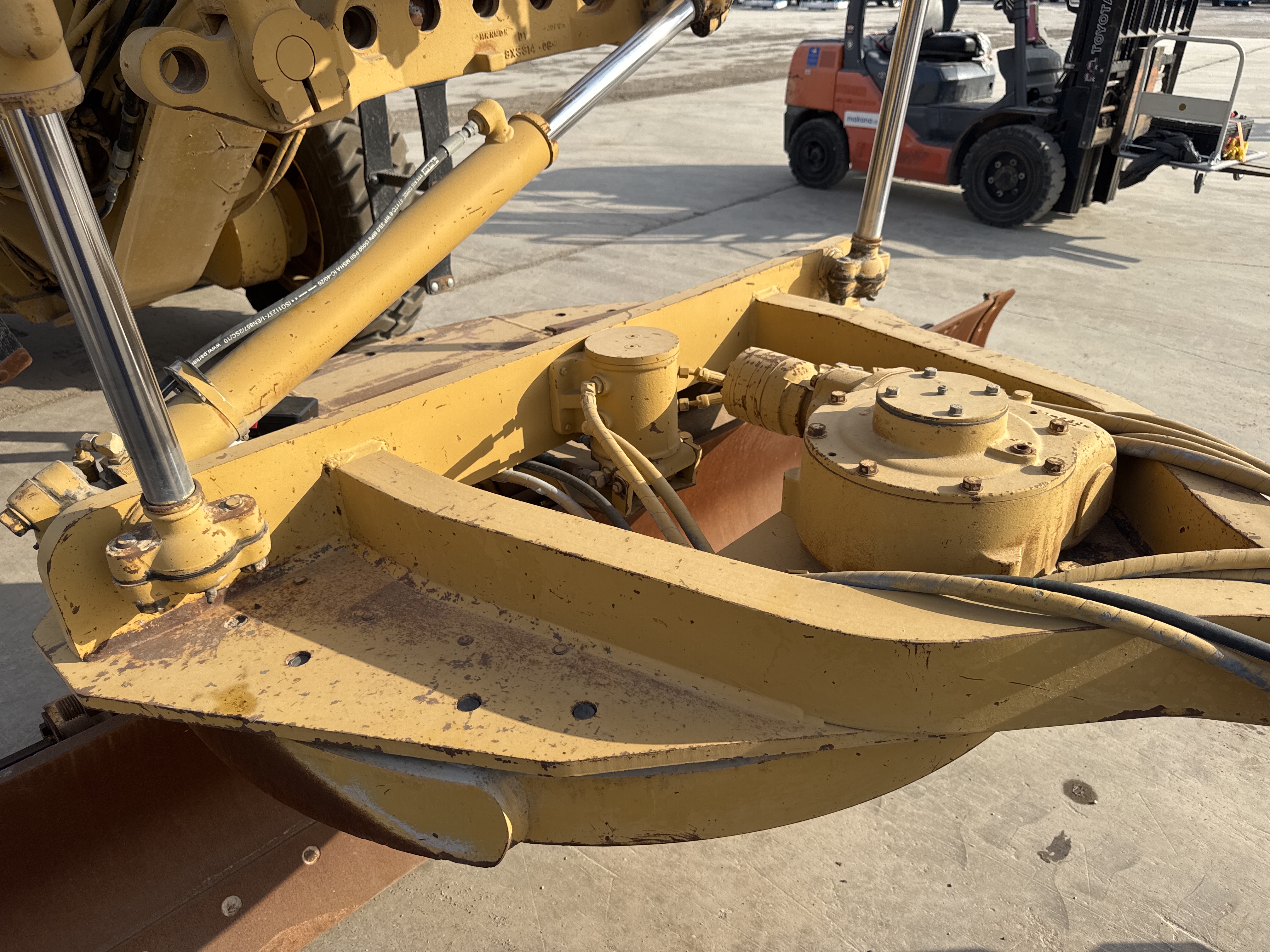MGG-005-Cat-140H-Motor-graders-inspection-Chassis-Turn-table-1
