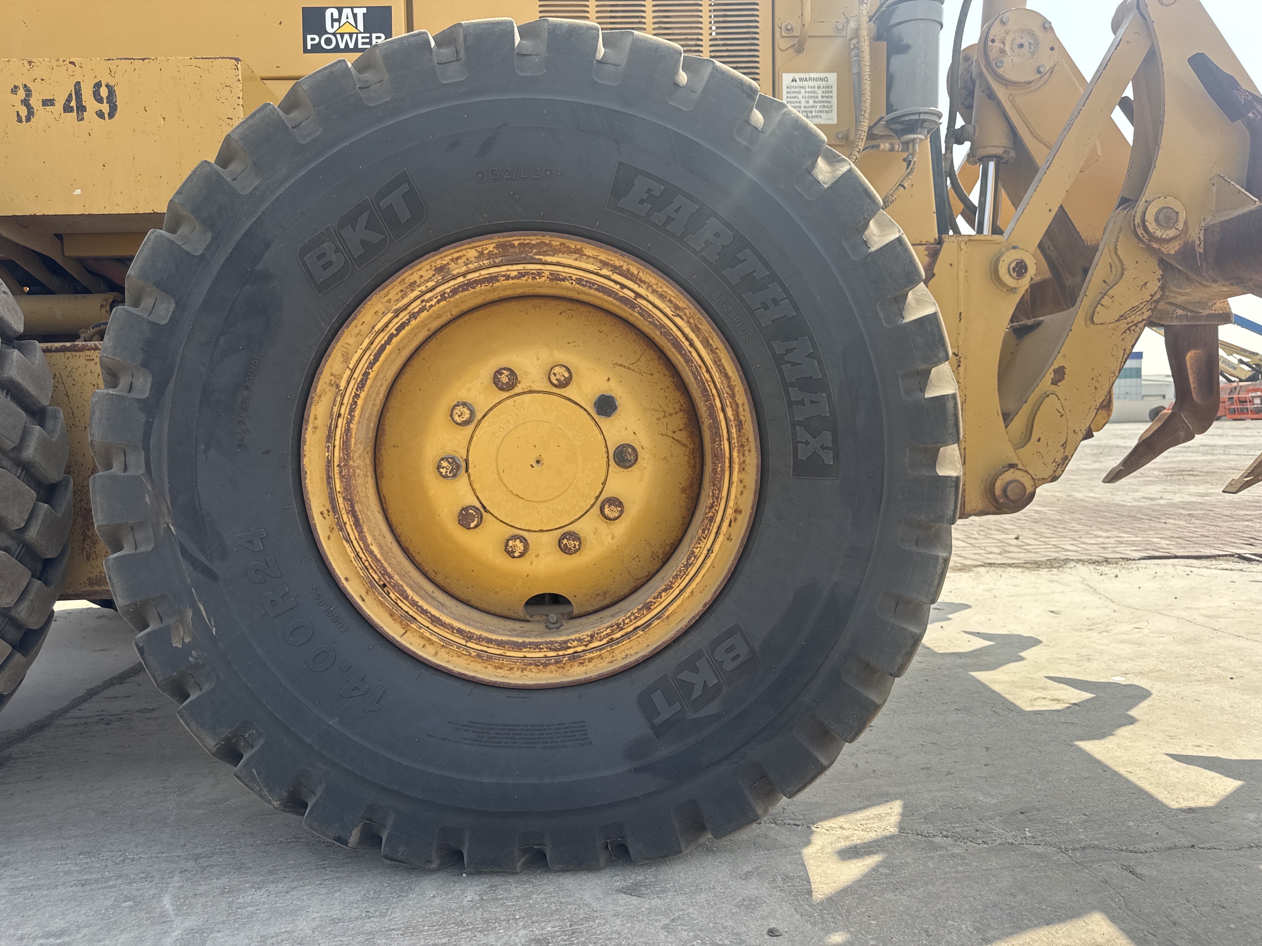 MGG-005-Cat-140H-Motor-graders-inspection-Chassis-Left-rear-tire-/-wheel-hub---condition-1