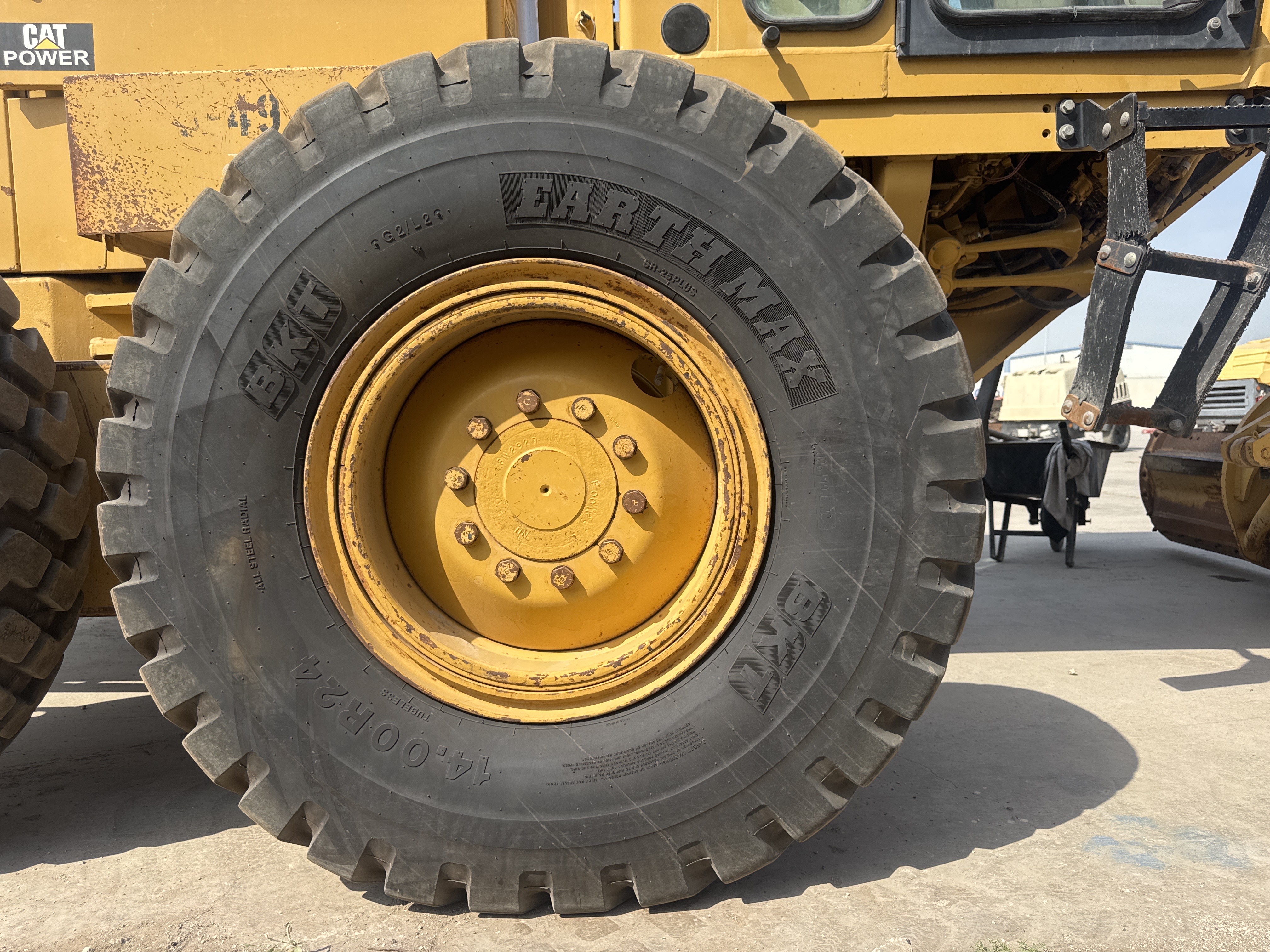 MGG-005-Cat-140H-Motor-graders-inspection-Chassis-Right-center-tire-/-wheel-hub---condition-1