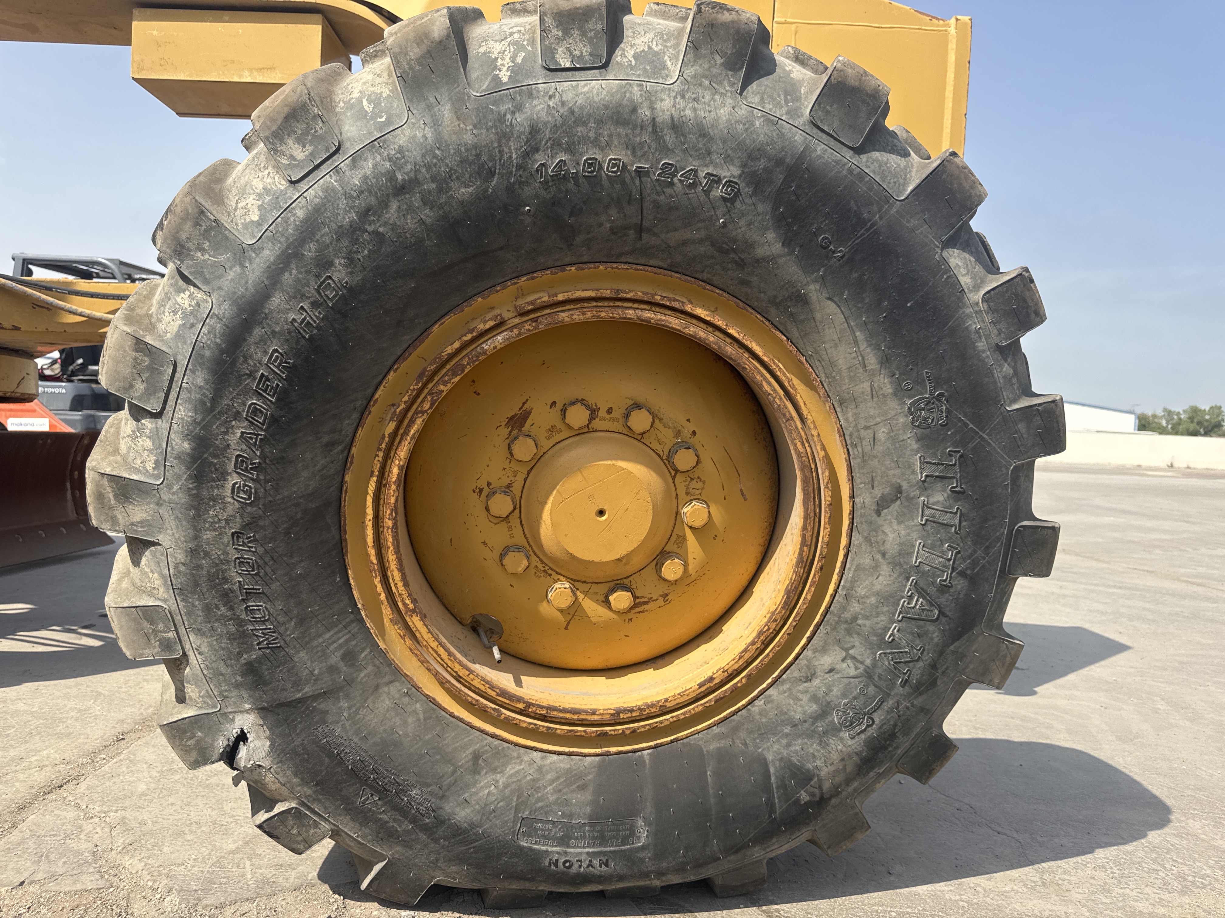 MGG-005-Cat-140H-Motor-graders-inspection-Chassis-Right-front-tire-/-wheel-hub---condition-1