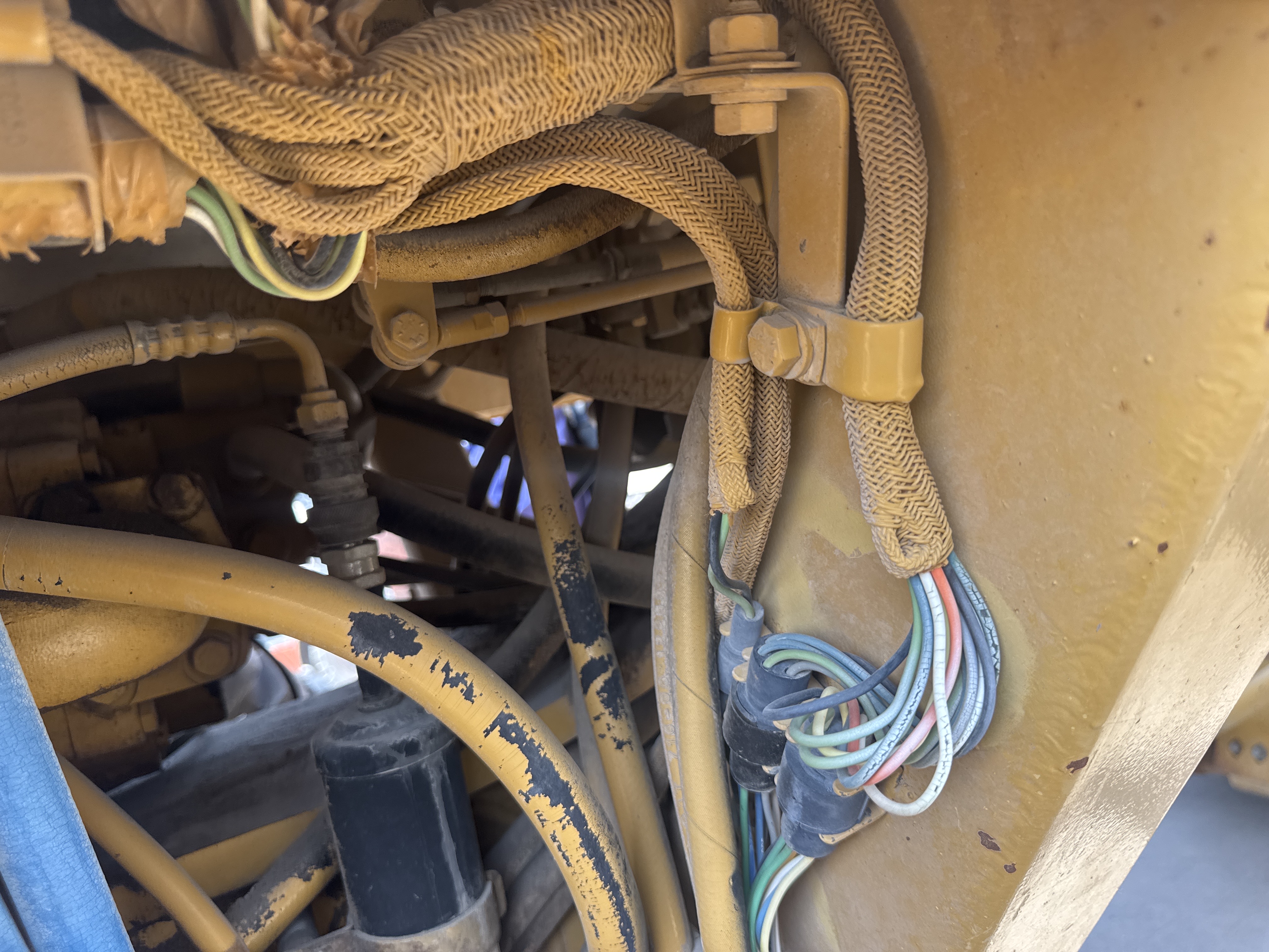 MGG-005-Cat-140H-Motor-graders-inspection-Electronics-Main-harness-1