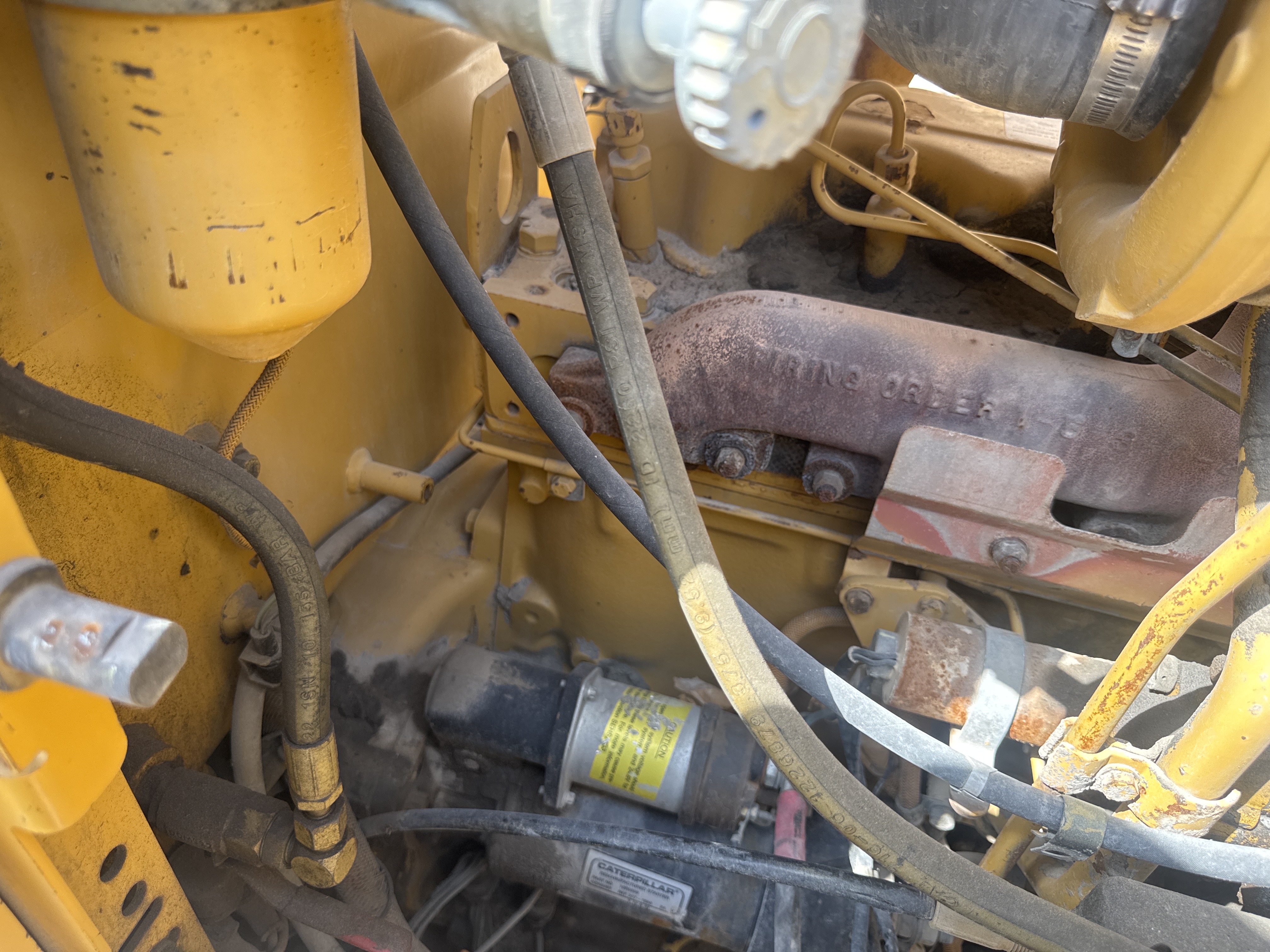 MGG-005-Cat-140H-Motor-graders-inspection-Engine-Hoses-1