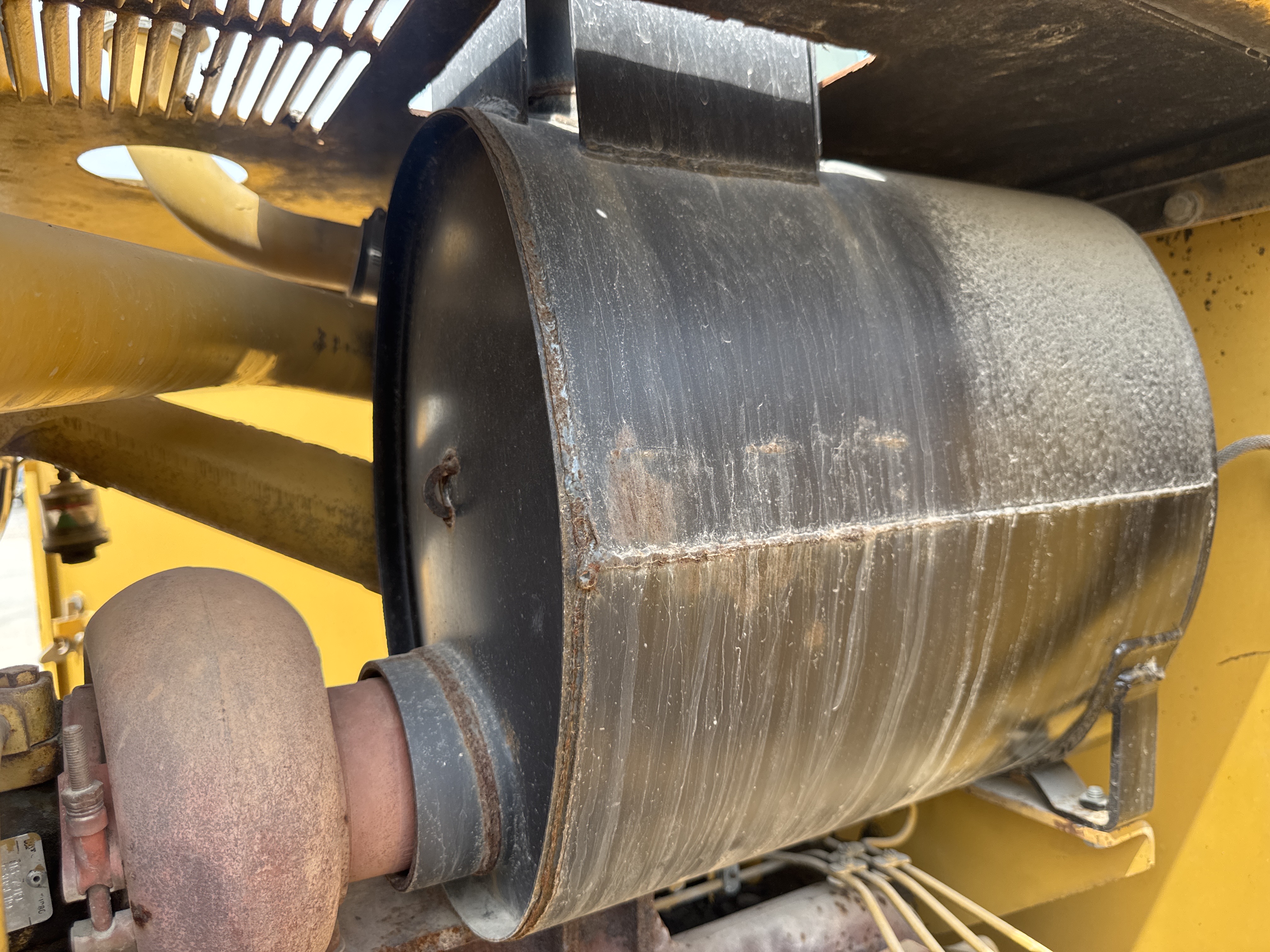 MGG-005-Cat-140H-Motor-graders-inspection-Engine-Exhaust-system-1