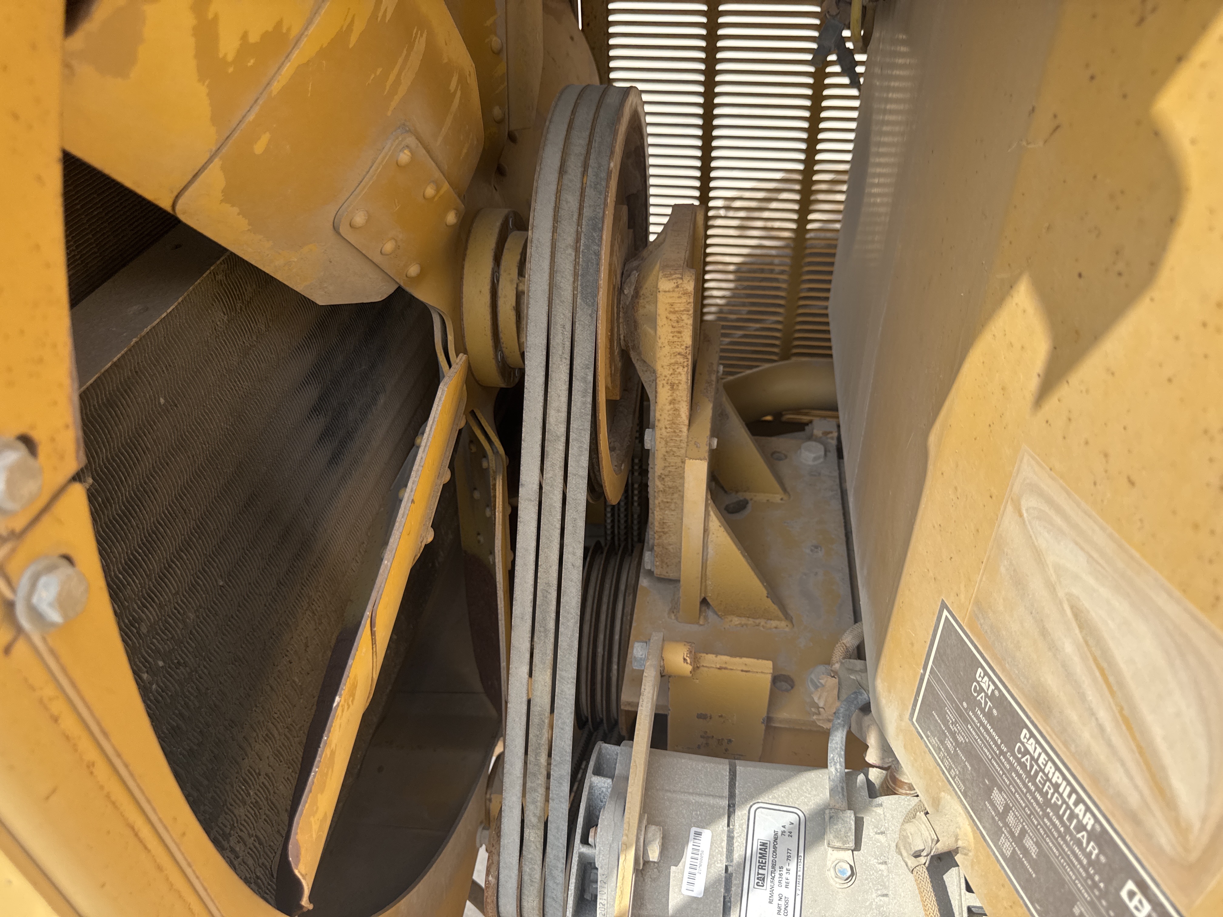 MGG-005-Cat-140H-Motor-graders-inspection-Engine-Belt-1
