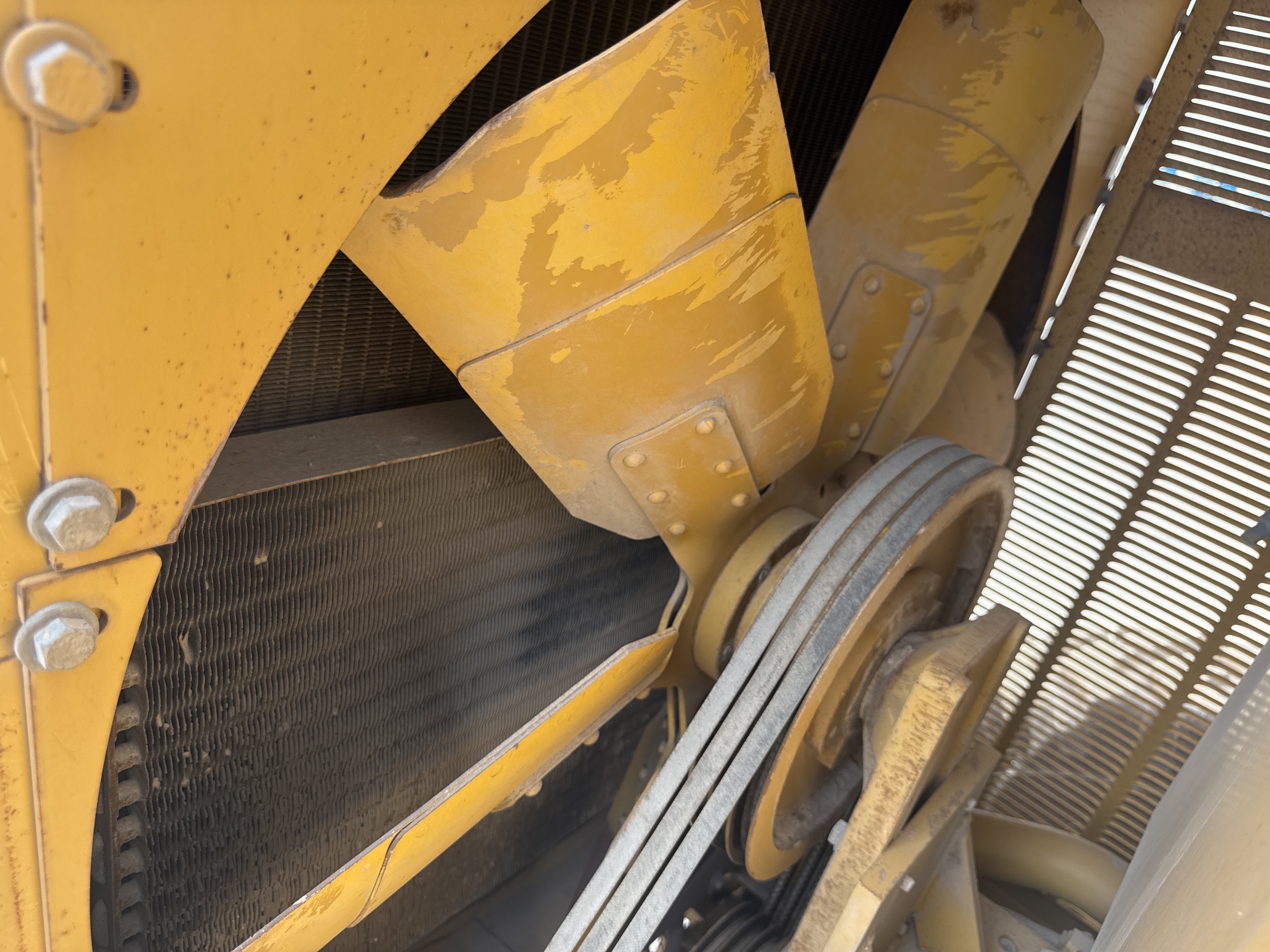 MGG-005-Cat-140H-Motor-graders-inspection-Engine-Radiator,-condenser,-intercooler,-hydraulic-cooler-1
