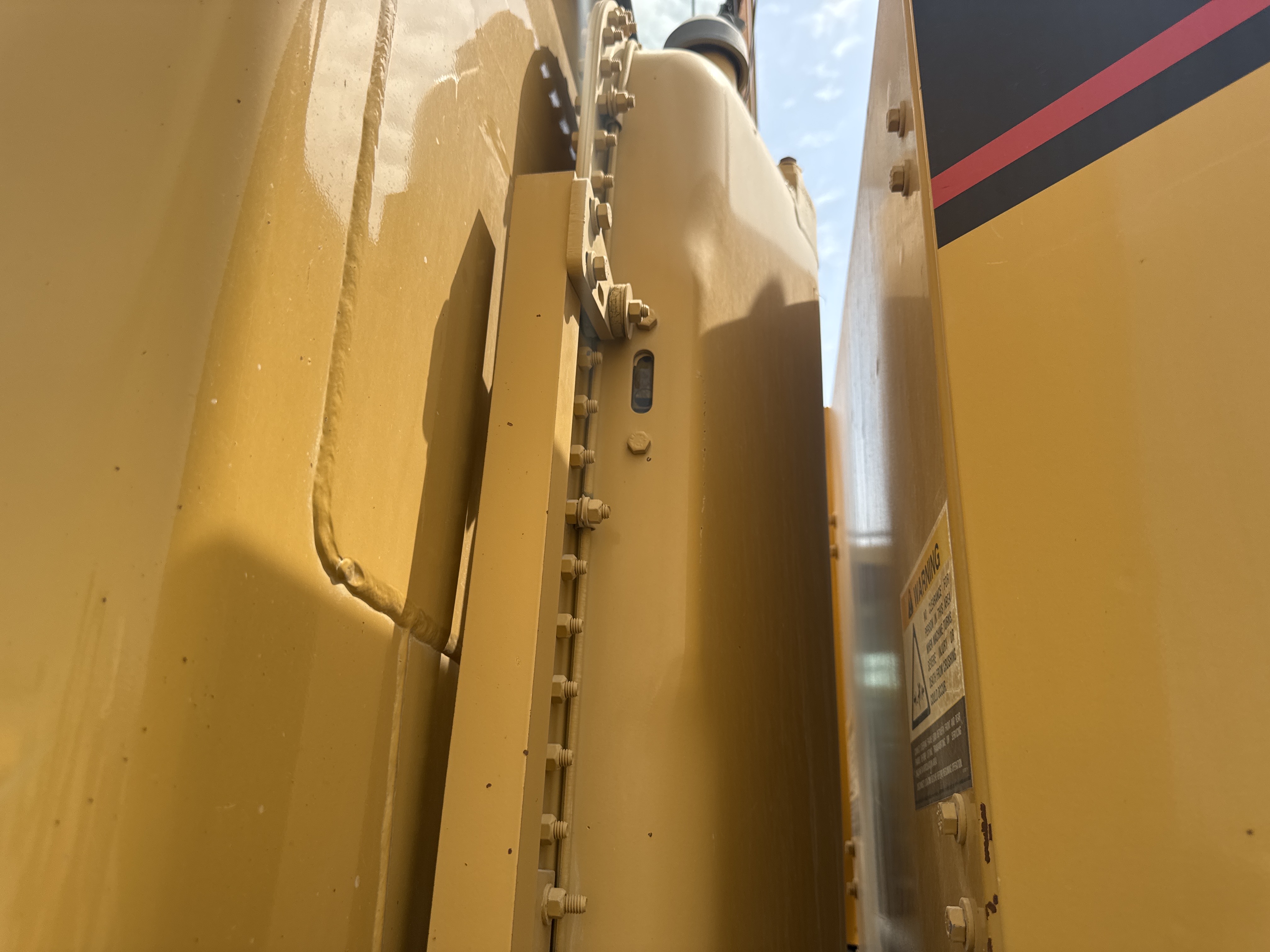 MGG-005-Cat-140H-Motor-graders-inspection-Hydraulics-Hydraulic-Tank-1