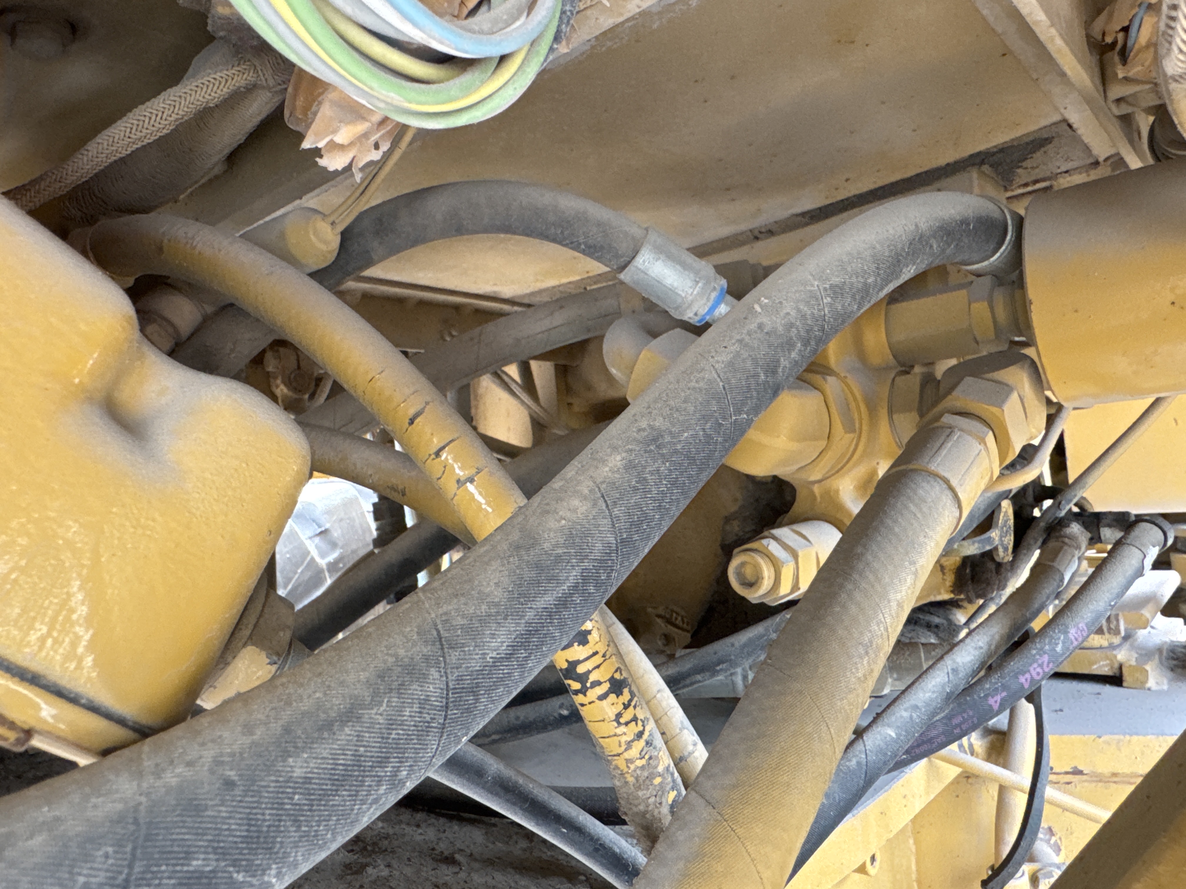 MGG-005-Cat-140H-Motor-graders-inspection-Hydraulics-Hydraulic-pump-1