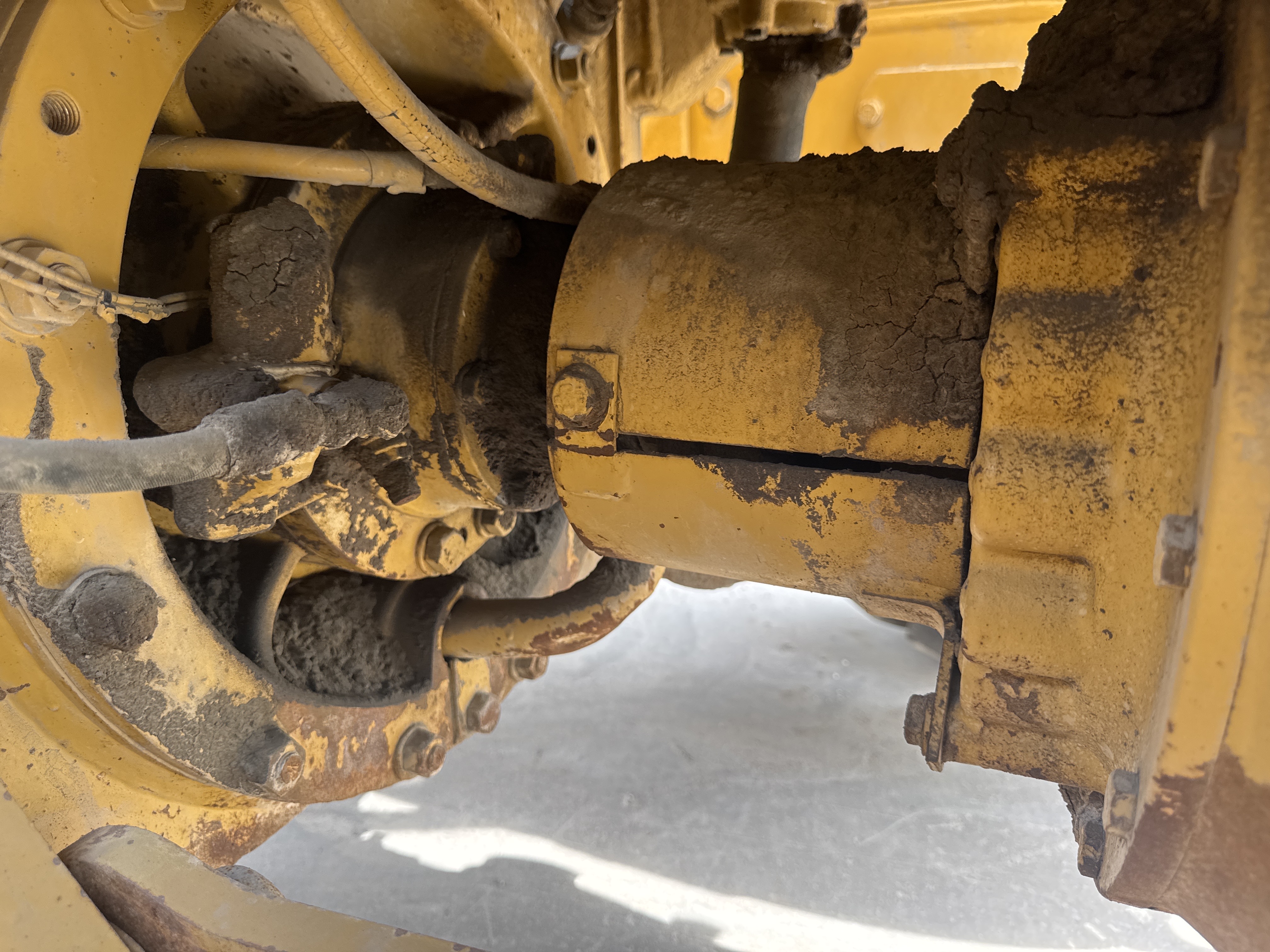 MGG-005-Cat-140H-Motor-graders-inspection-Drive-system-Propeller-shaft-1