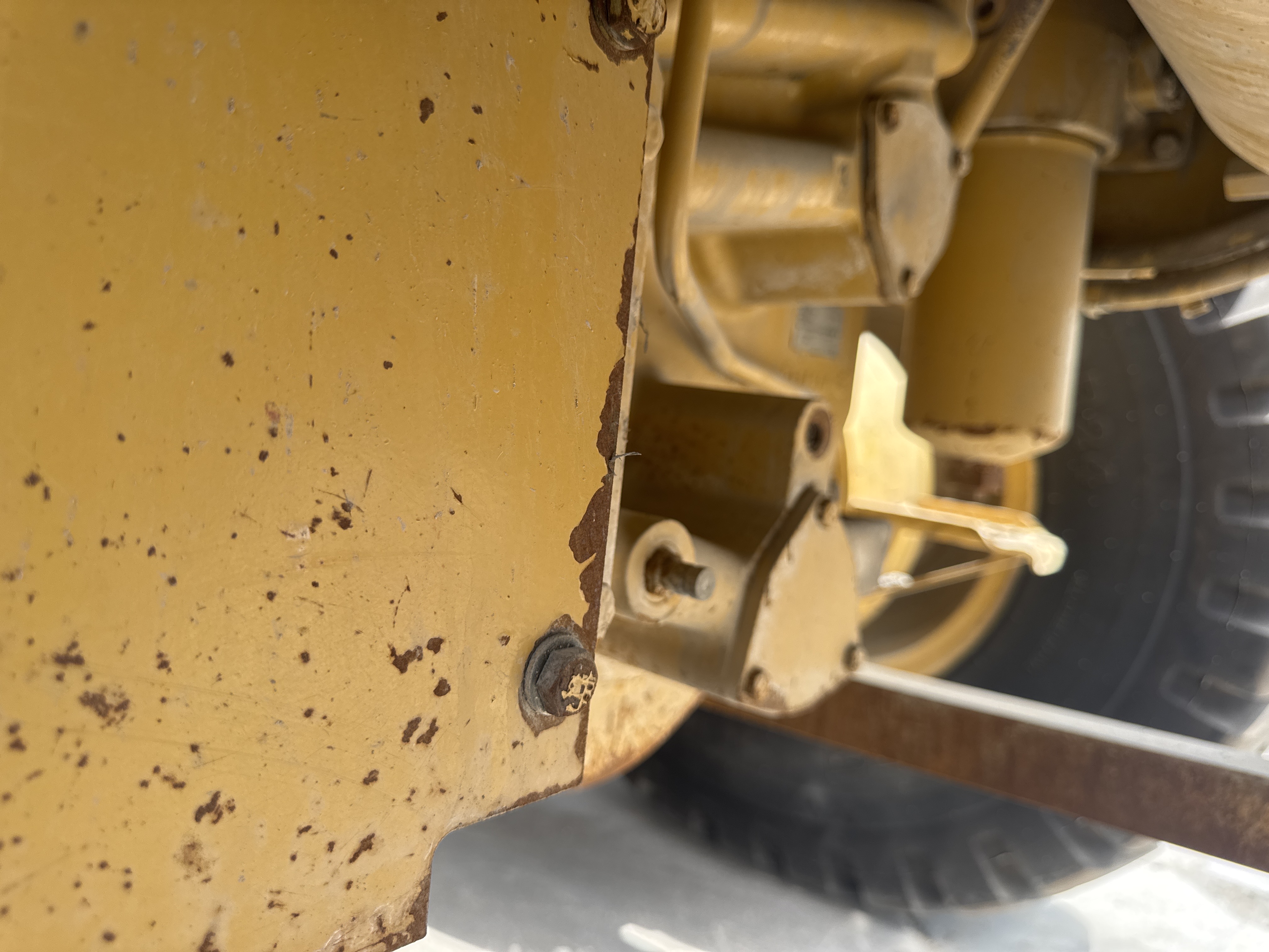 MGG-005-Cat-140H-Motor-graders-inspection-Drive-system-Transmission-case-1