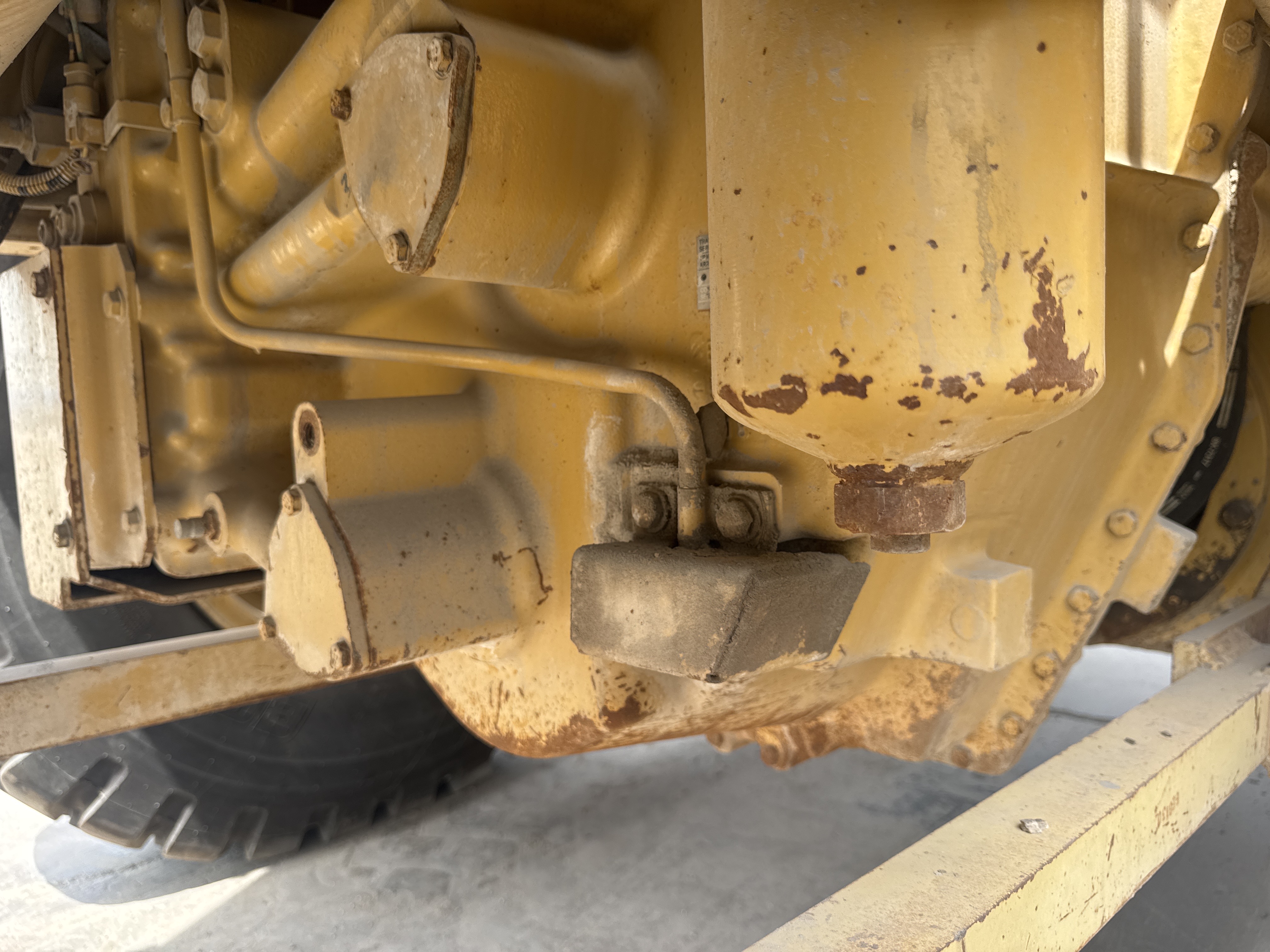 MGG-005-Cat-140H-Motor-graders-inspection-Drive-system-Transmission-case-1