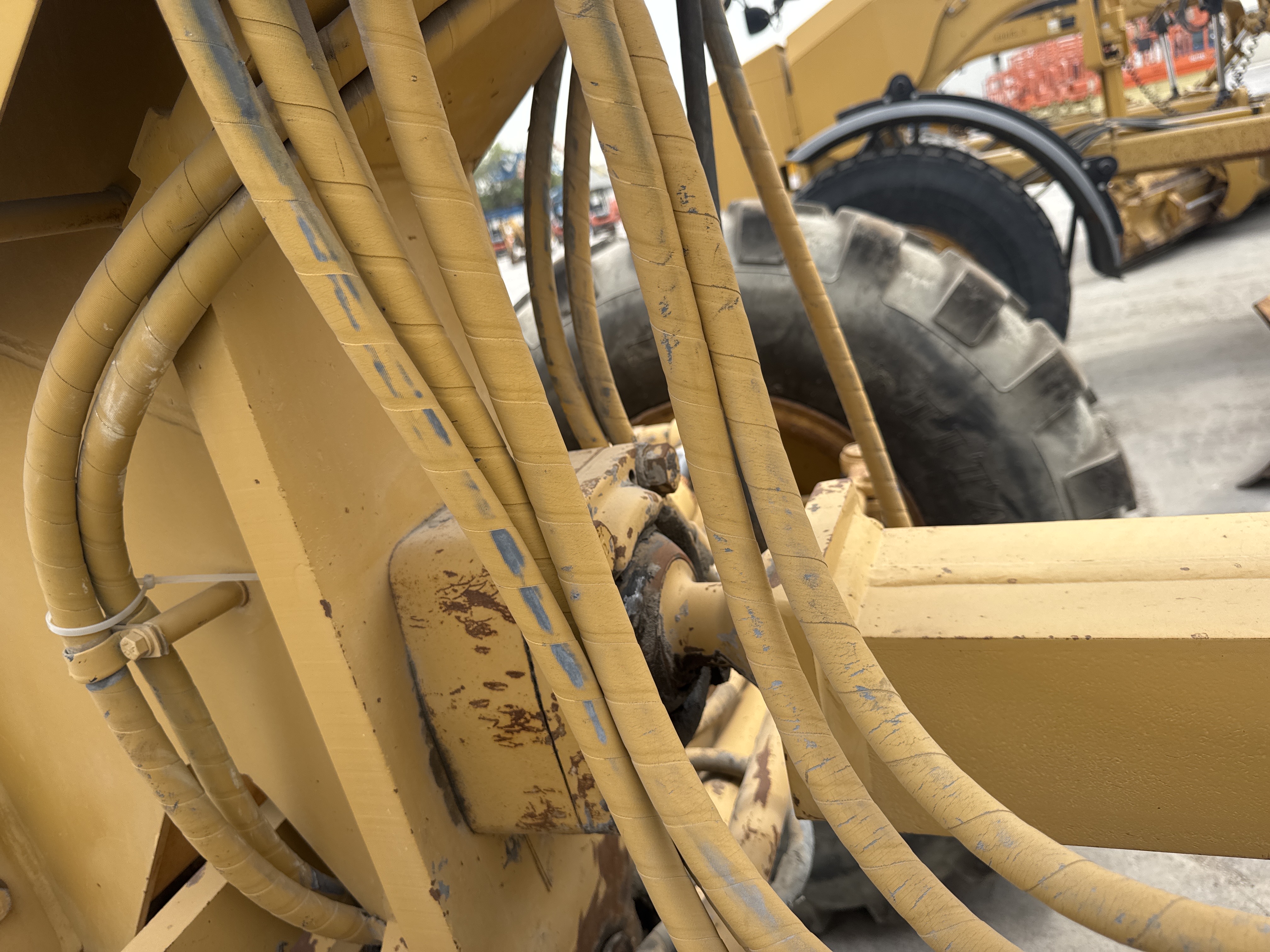 MGG-005-Cat-140H-Motor-graders-inspection-Hydraulics-Hydraulic-hoses-and-lines-1