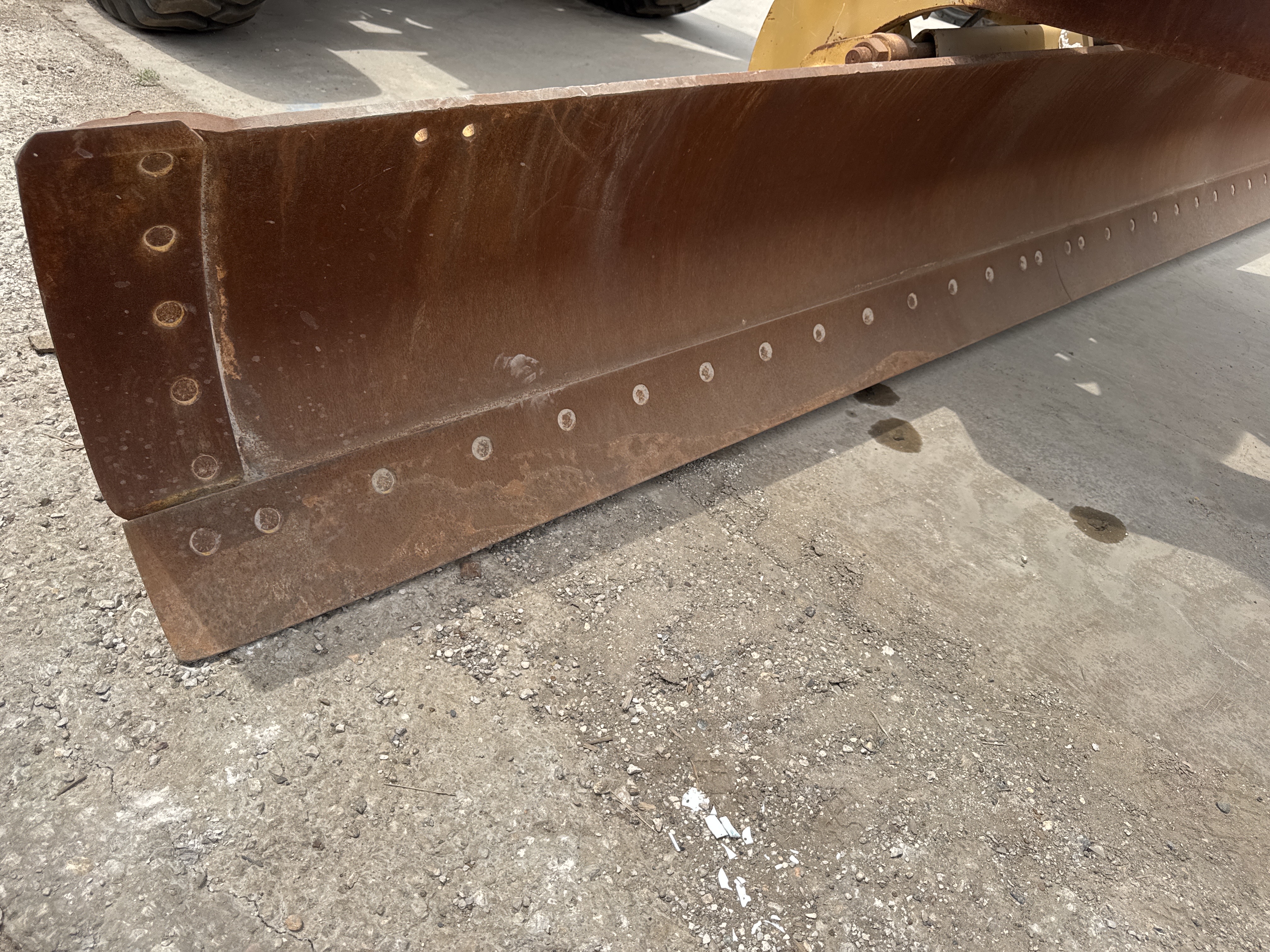 MGG-005-Cat-140H-Motor-graders-inspection-Attachments-Grader-blade-1