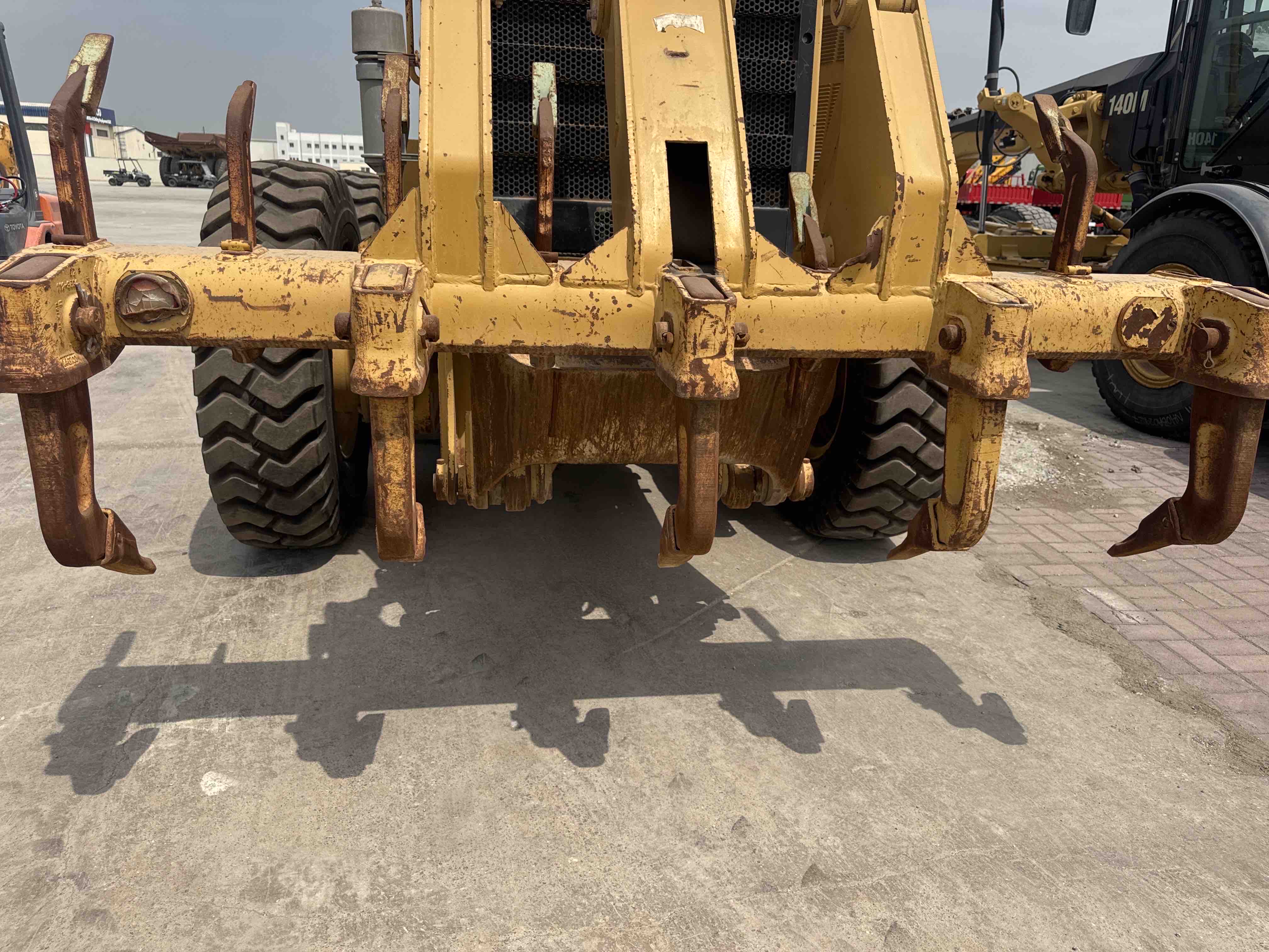 MGG-005-Cat-140H-Motor-graders-inspection-Attachments-Ripper-1