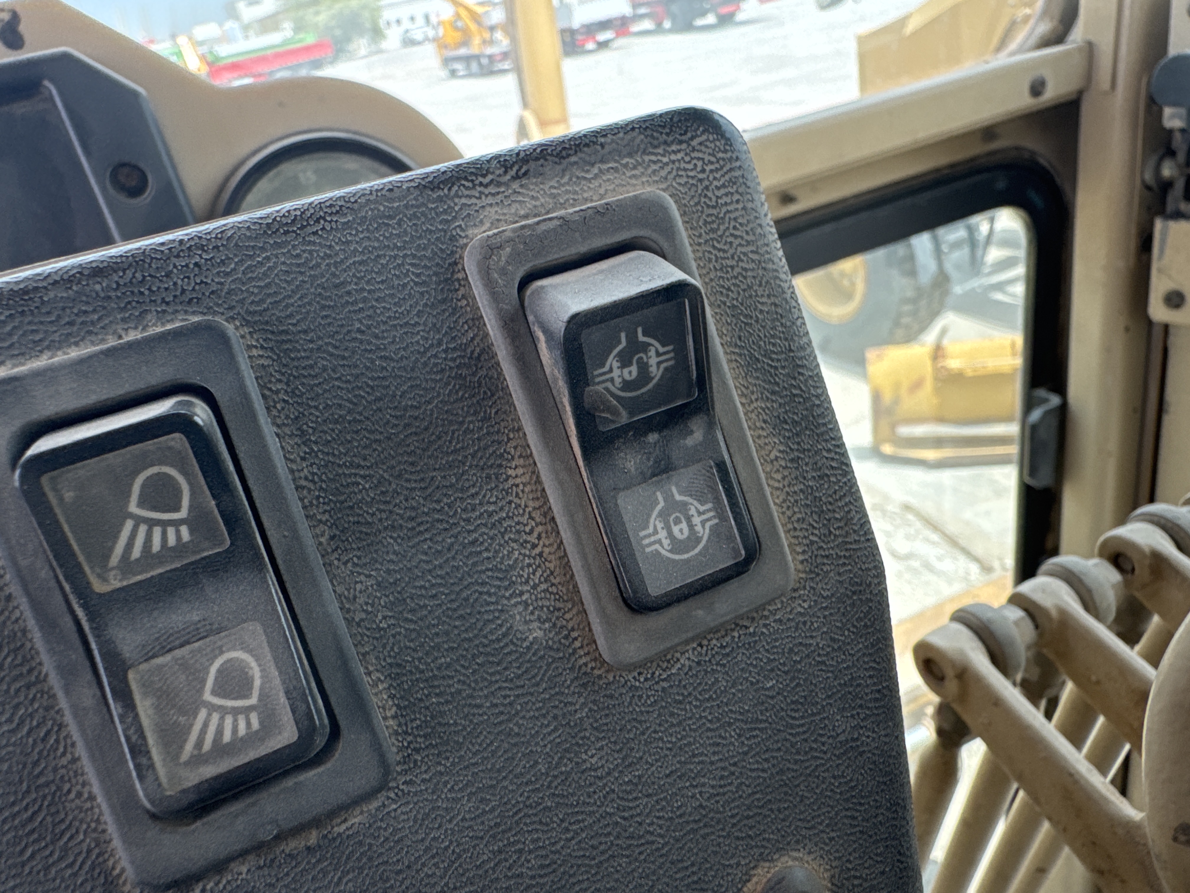 MGG-005-Cat-140H-Motor-graders-inspection-Safety-Hydraulic-safety-lock-1