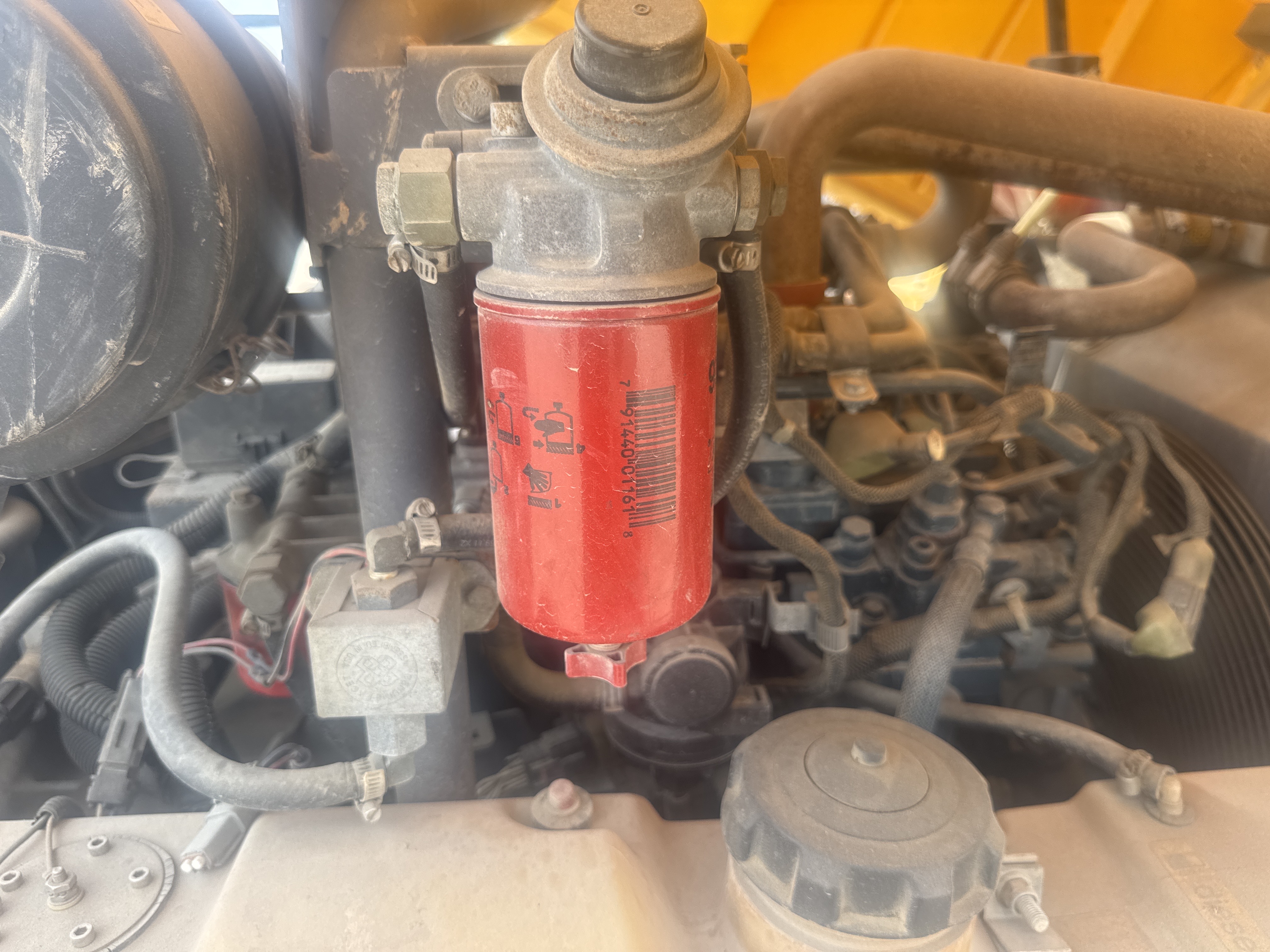ACA-013-أطلس-كوبكو-XAS-185-T4F-كومبريسرات-هواء-فحص-المحرك-تسريب-الوقود-1