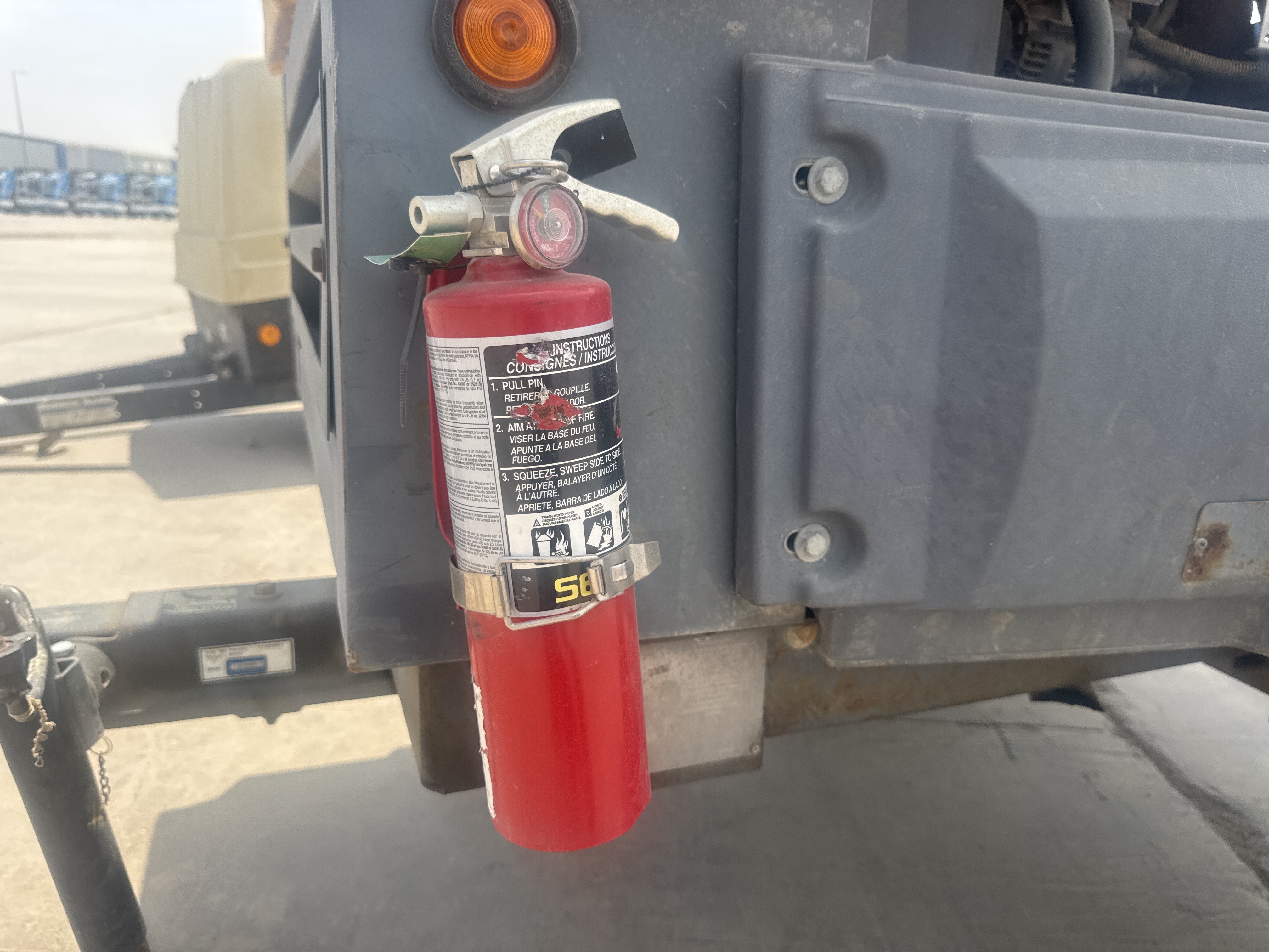 ACA-013-أطلس-كوبكو-XAS-185-T4F-كومبريسرات-هواء-فحص-الأمان-طفاية-الحريق-1