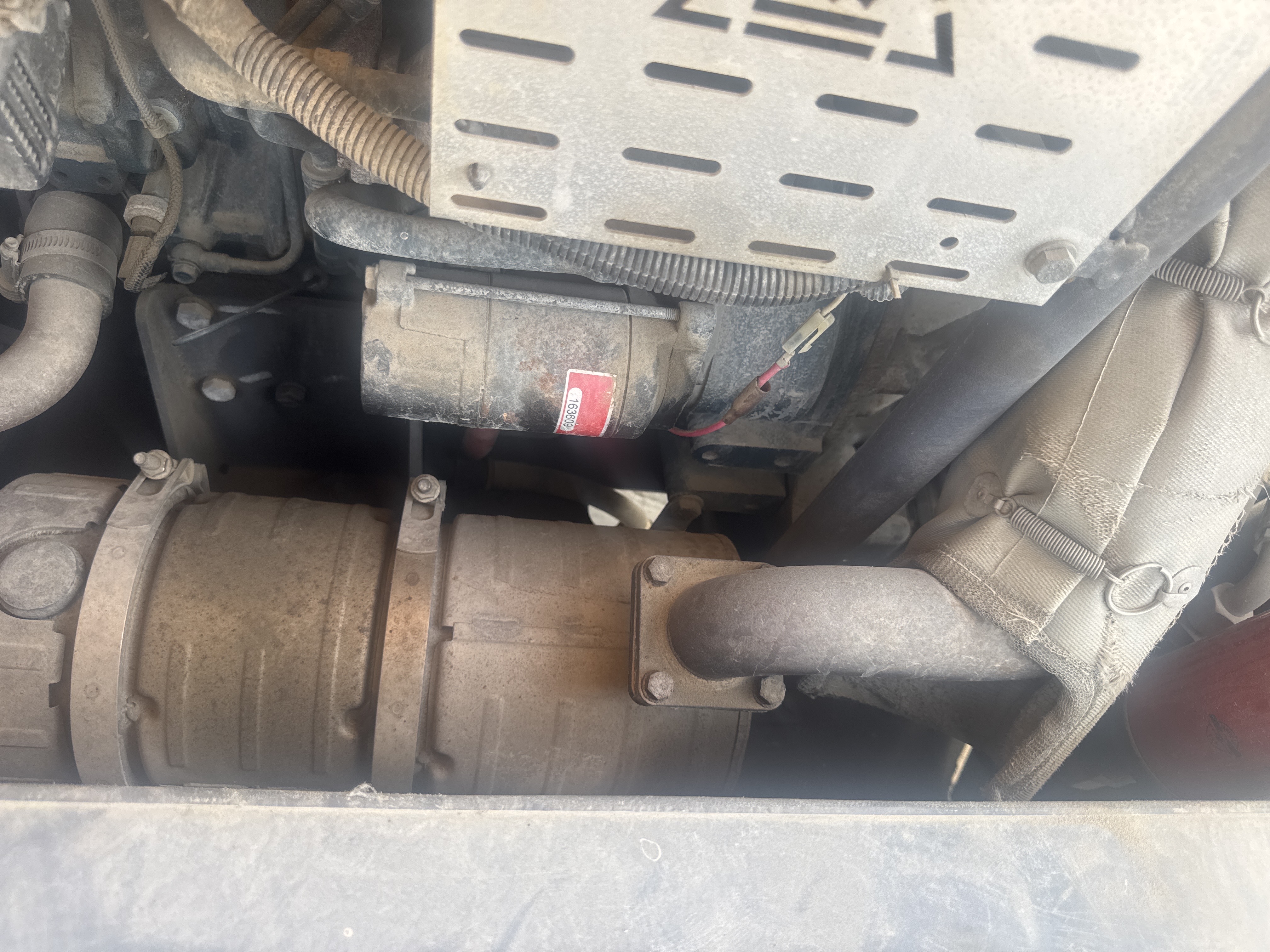 ACA-013-أطلس-كوبكو-XAS-185-T4F-كومبريسرات-هواء-فحص-المحرك-نظام-العادم-1