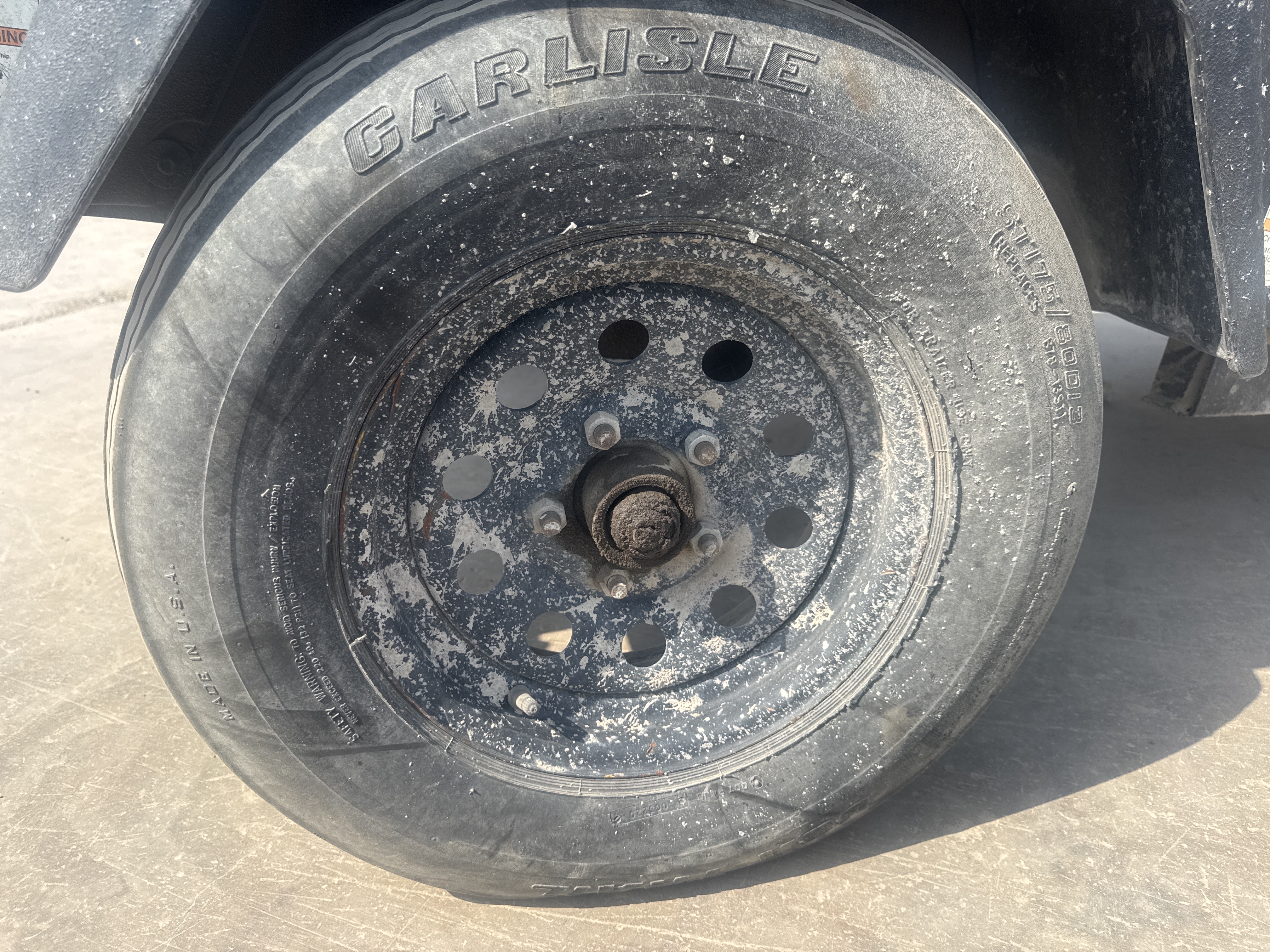 ACA-002-IR-Doosan-C185-T4F-Air-compressors-inspection-Structure-Left-tire-/-wheel-hub-condition-1