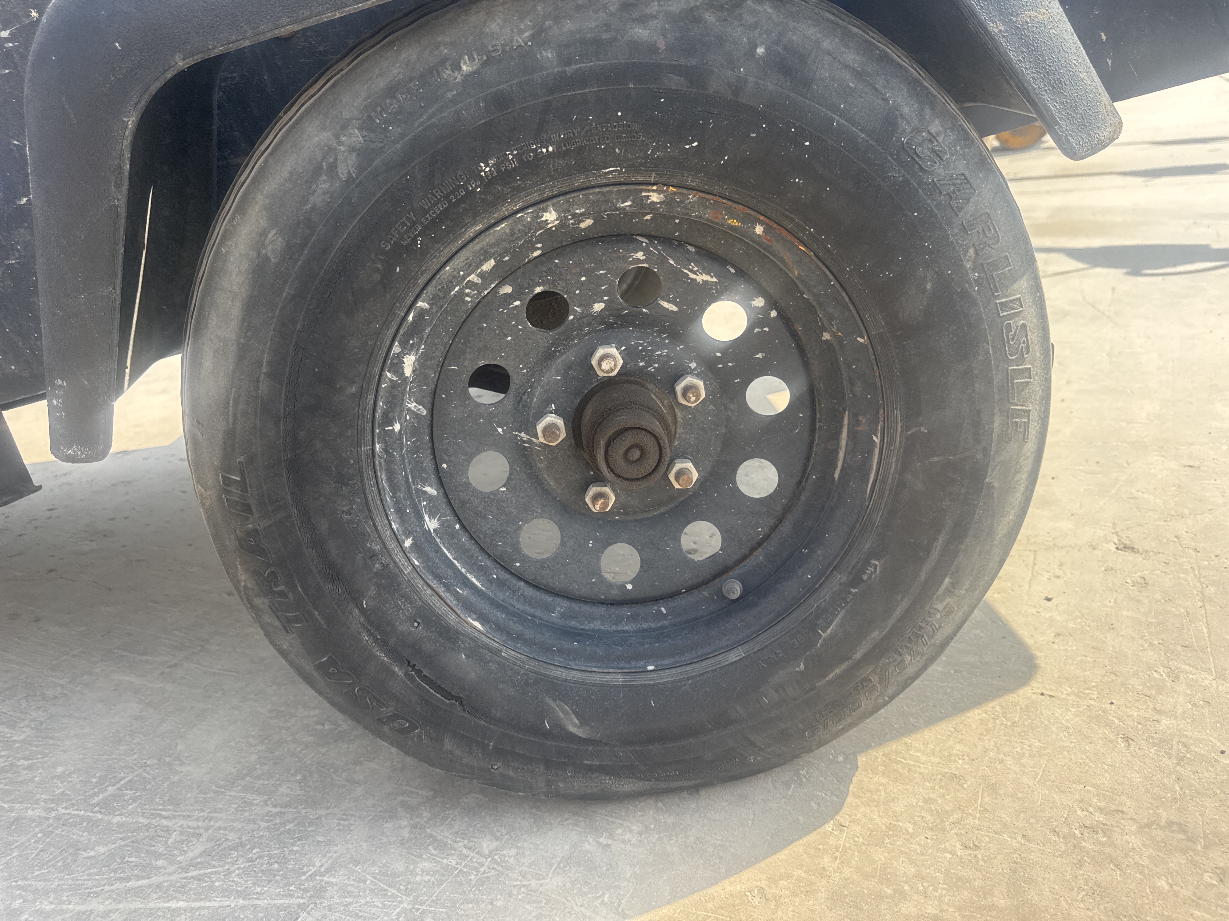 ACA-002-IR-Doosan-C185-T4F-Air-compressors-inspection-Structure-Right-tire-/-wheel-hub-condition-1