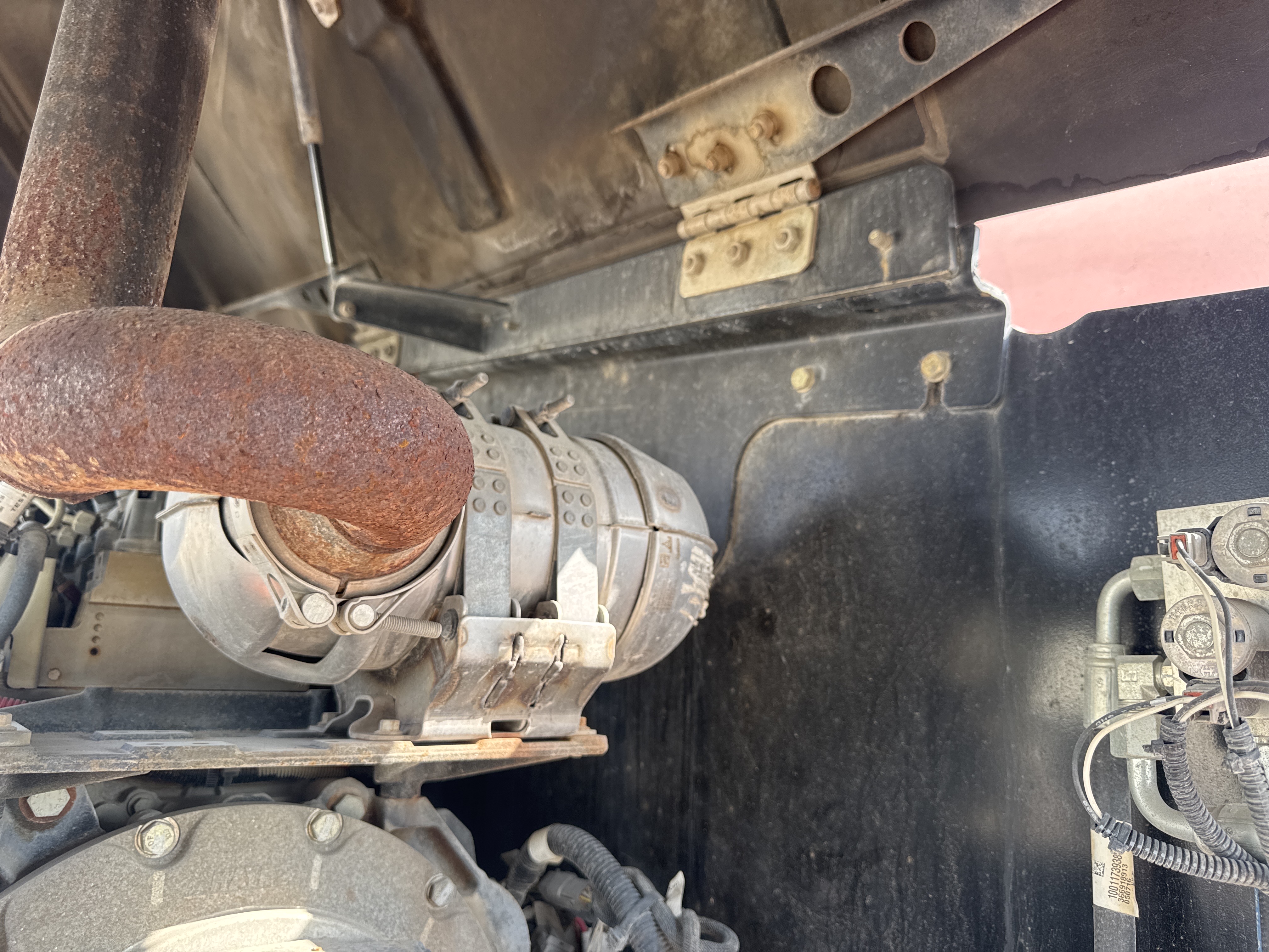 BLA-006-JLG-460SJ-Boom-lifts-inspection-Engine-Exhaust-system-1