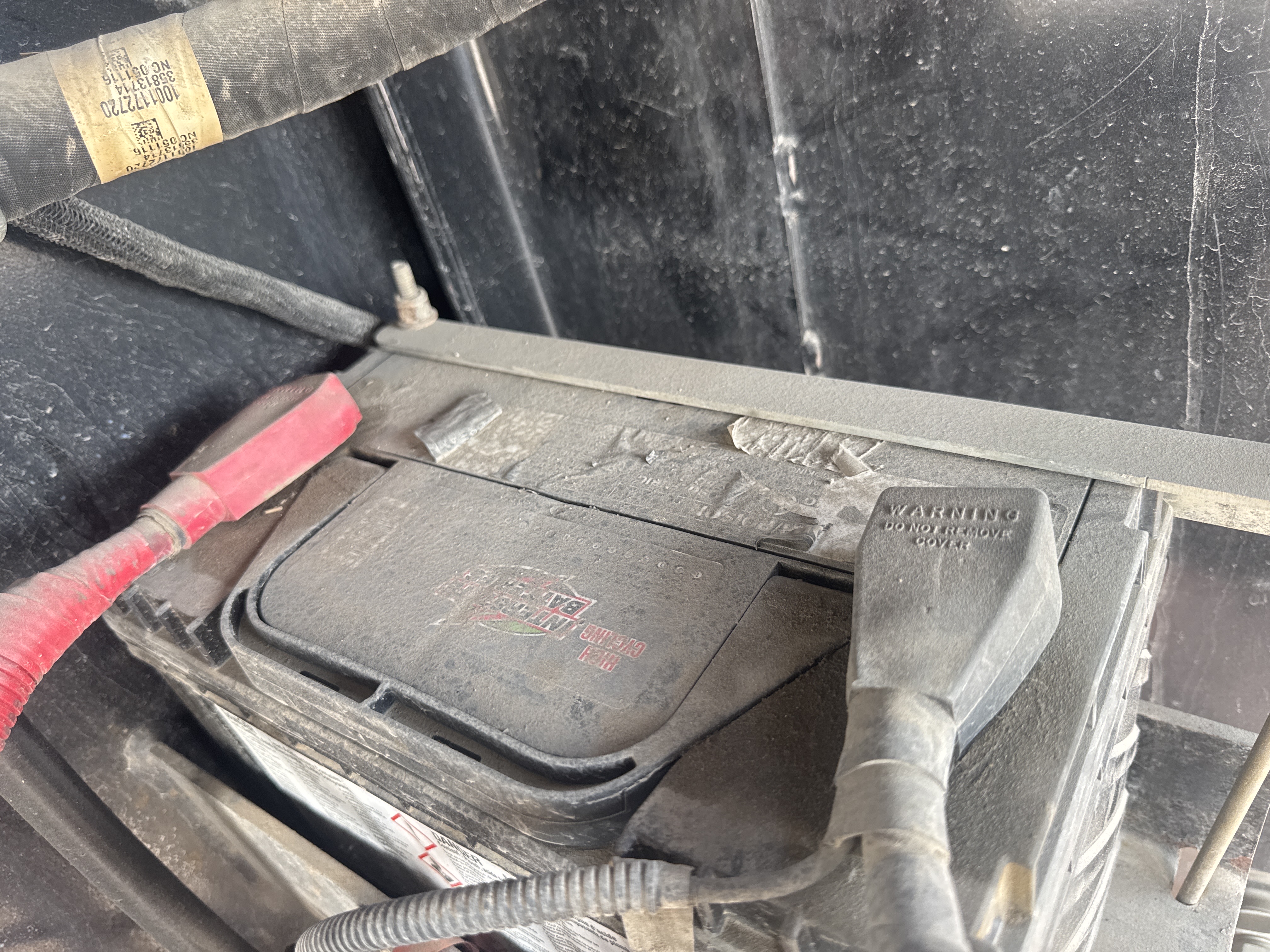 BLA-006-JLG-460SJ-Boom-lifts-inspection-Electronic-Battery-1