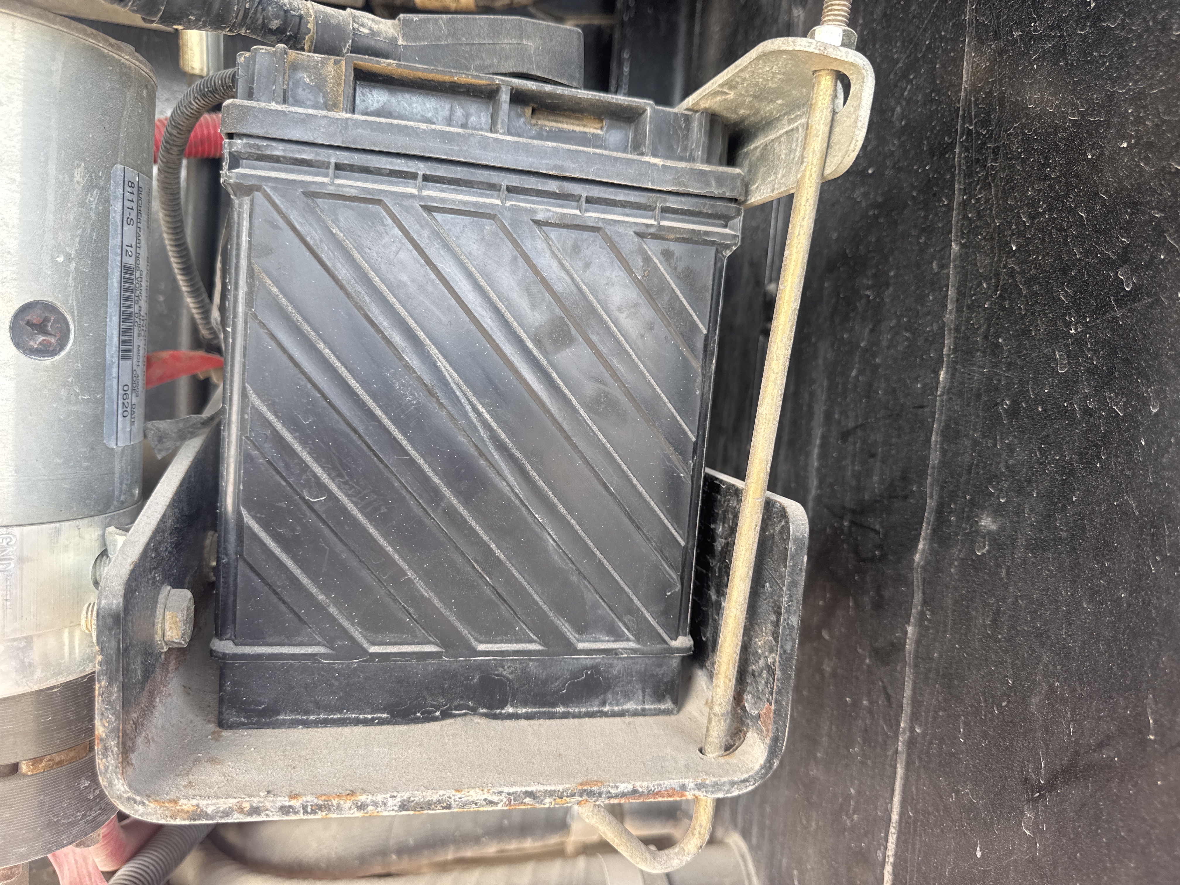 BLA-006-JLG-460SJ-Boom-lifts-inspection-Electronic-Battery-1