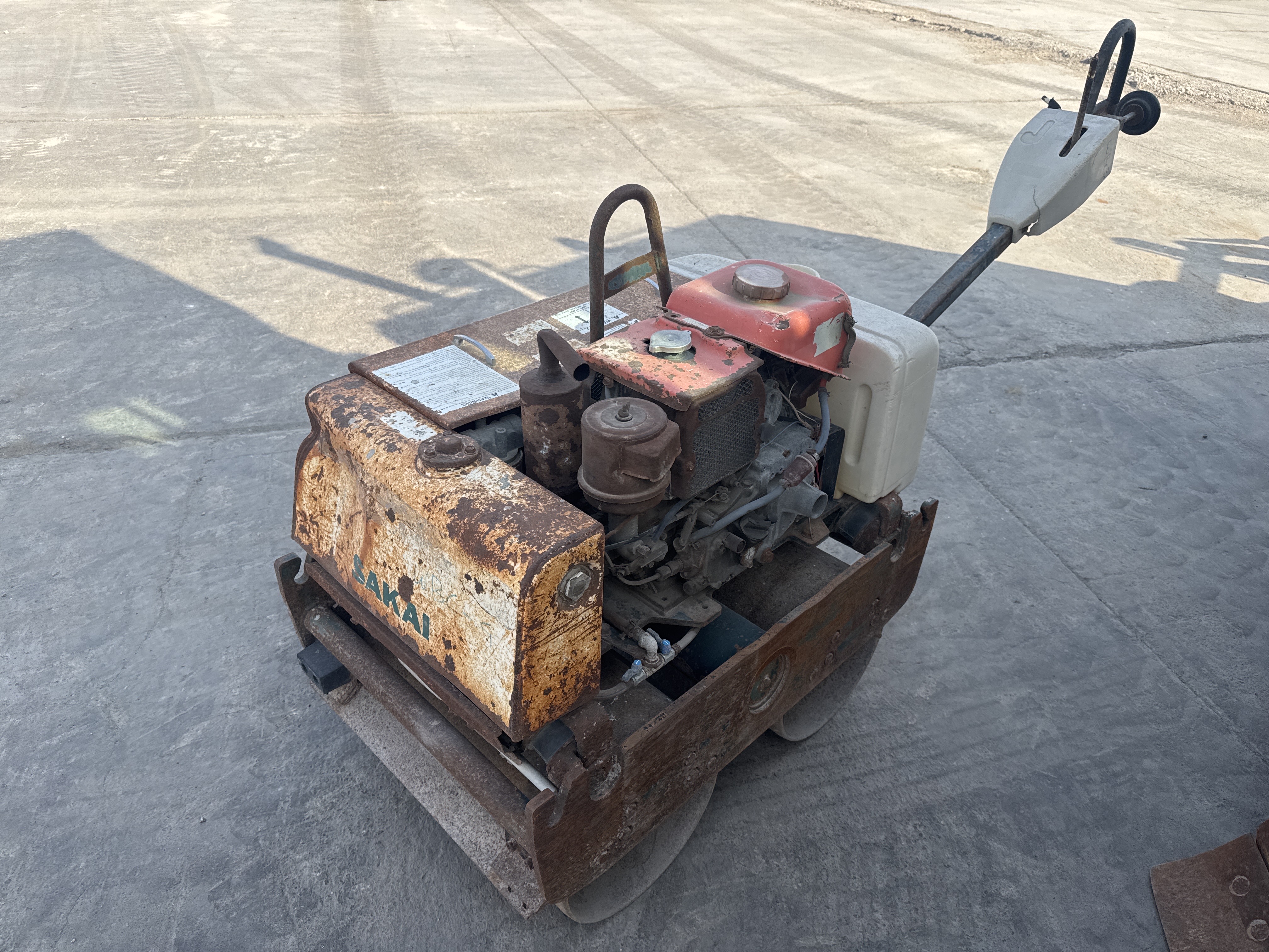 WBC-004-Sakai-HV61ST-Walk-behind-rollers-inspection-Structure-Paint-2