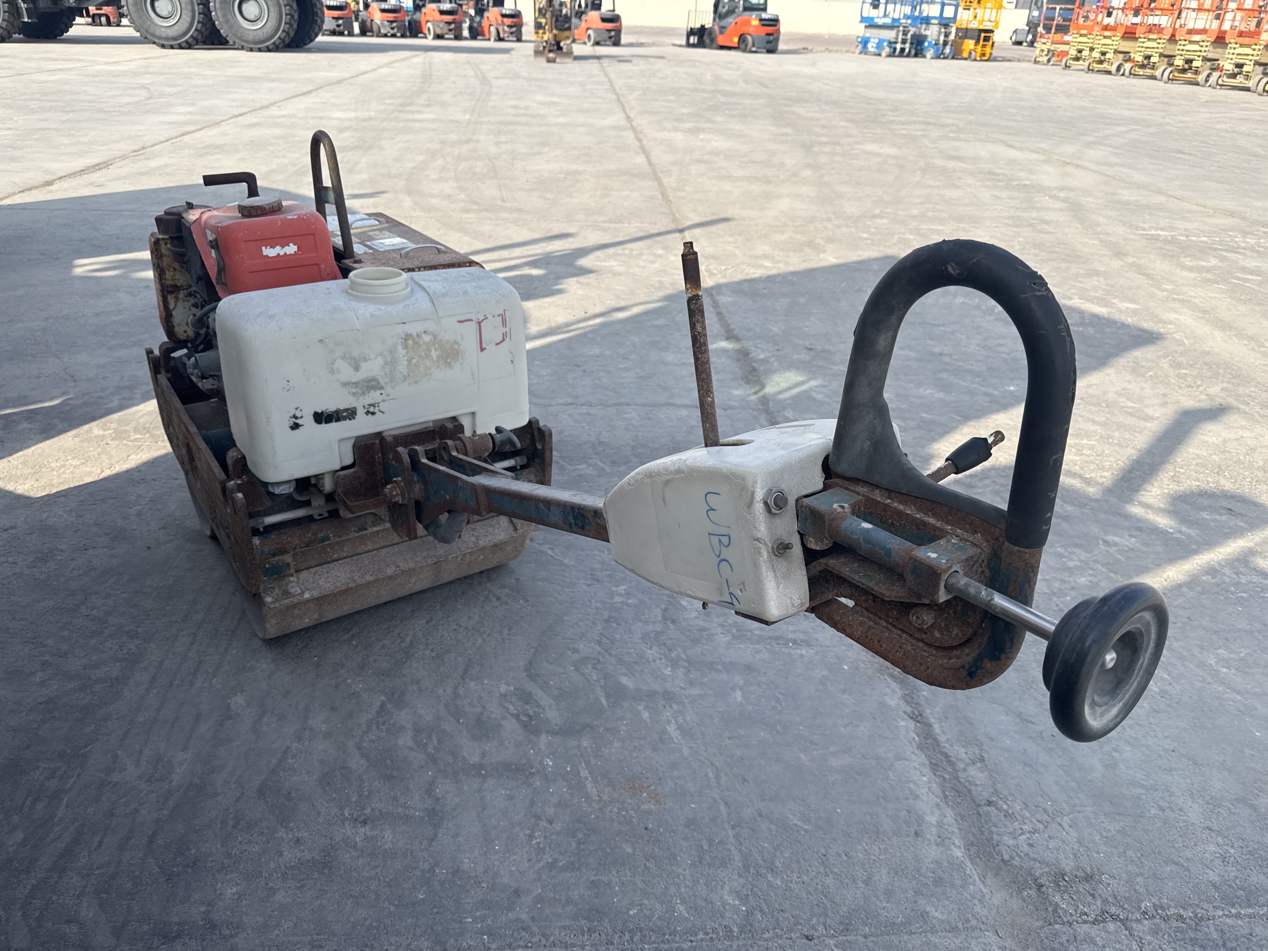 WBC-004-Sakai-HV61ST-Walk-behind-rollers-inspection-Structure-Paint-3