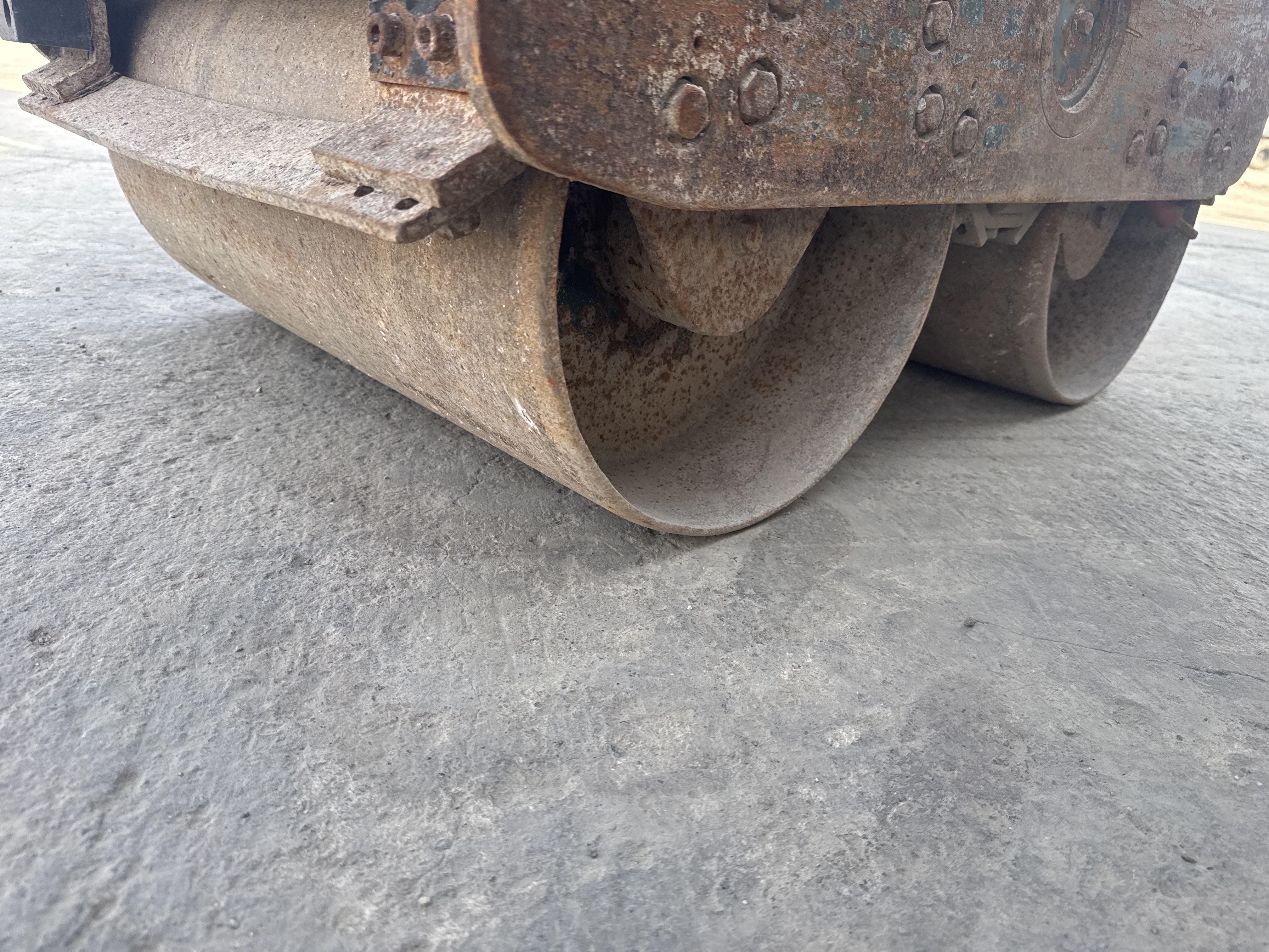 WBC-004-Sakai-HV61ST-Walk-behind-rollers-inspection-Structure-Front-drum-1