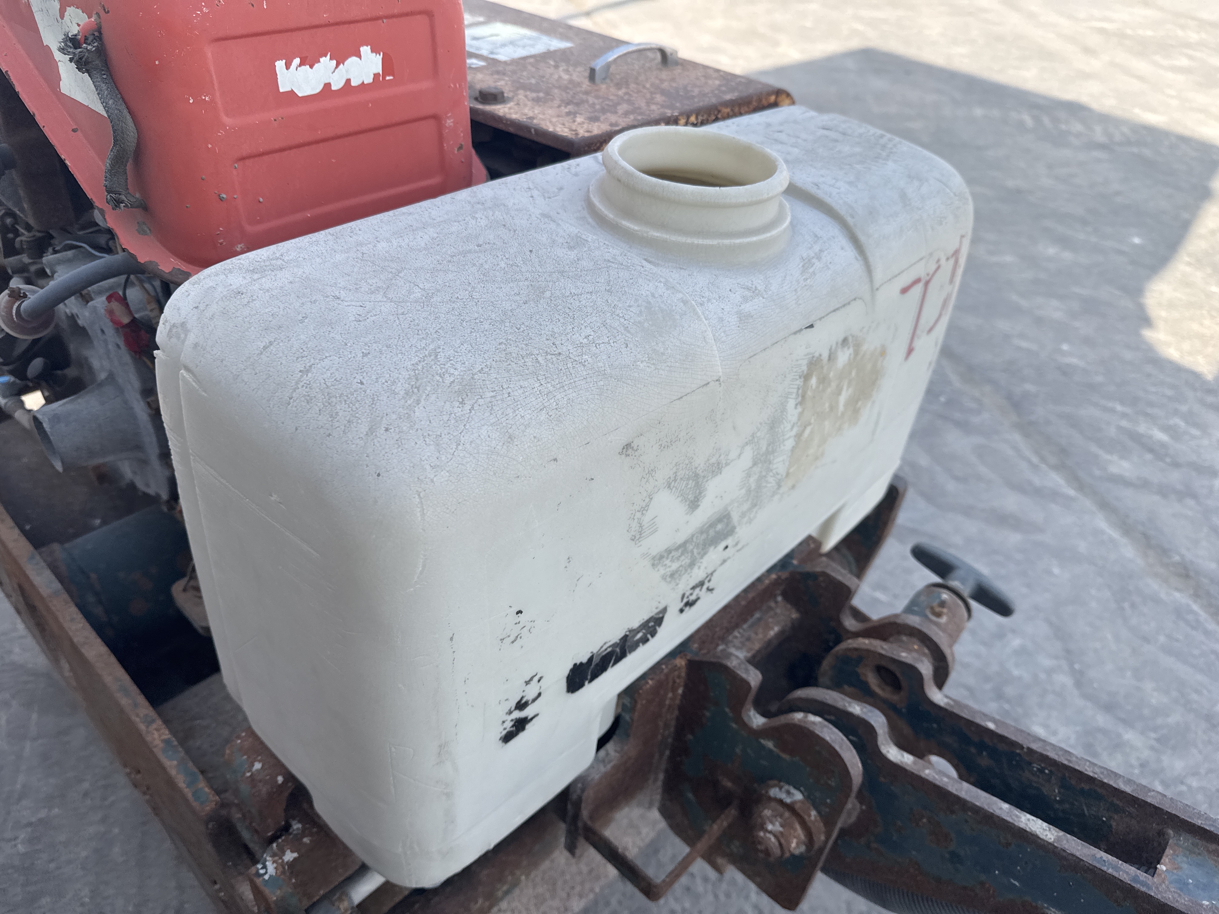 WBC-004-Sakai-HV61ST-Walk-behind-rollers-inspection-Structure-Water-tank-1