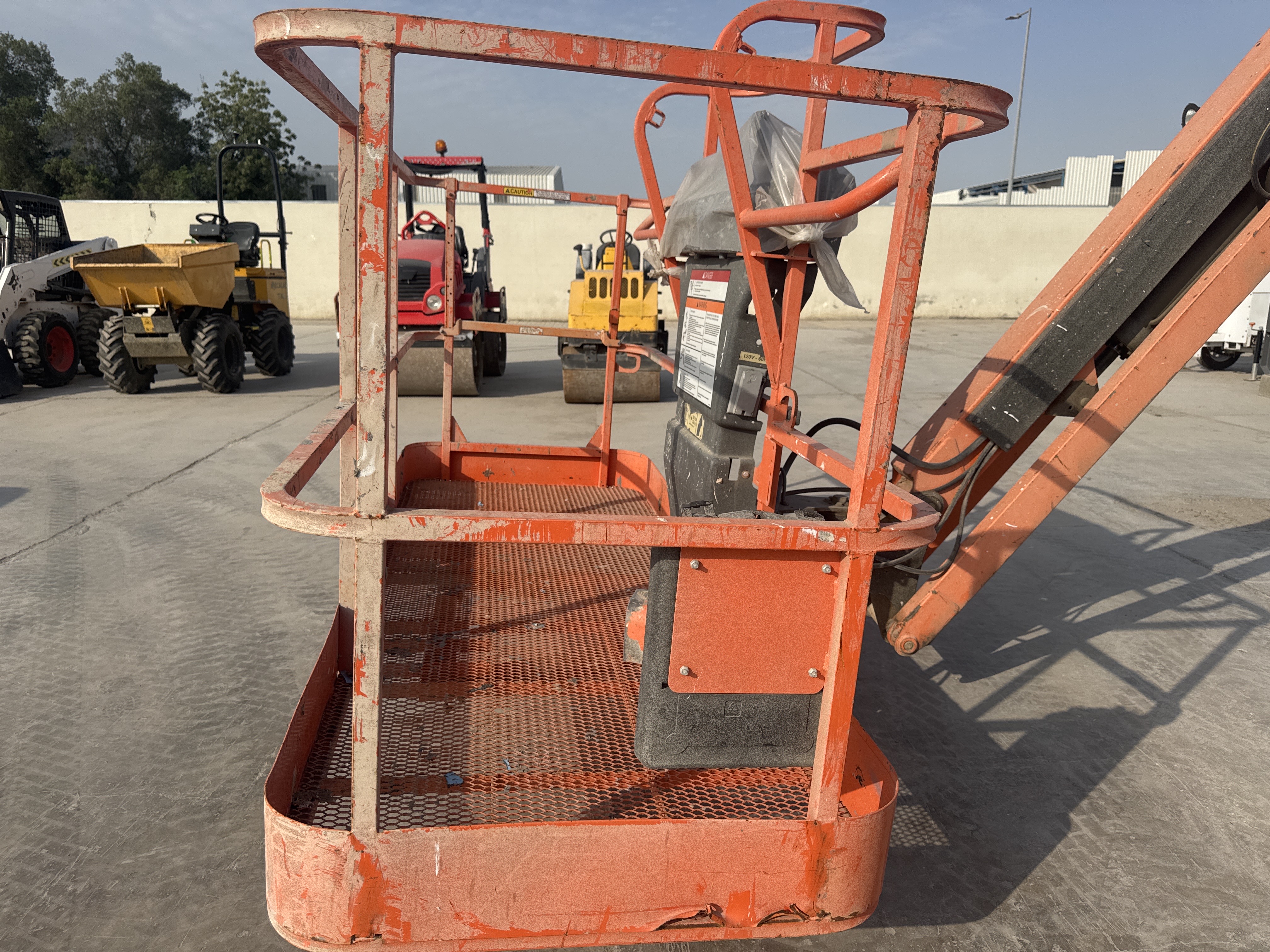 BLA-006-JLG-460SJ-Boom-lifts-inspection-Safety-Guard-rail-1