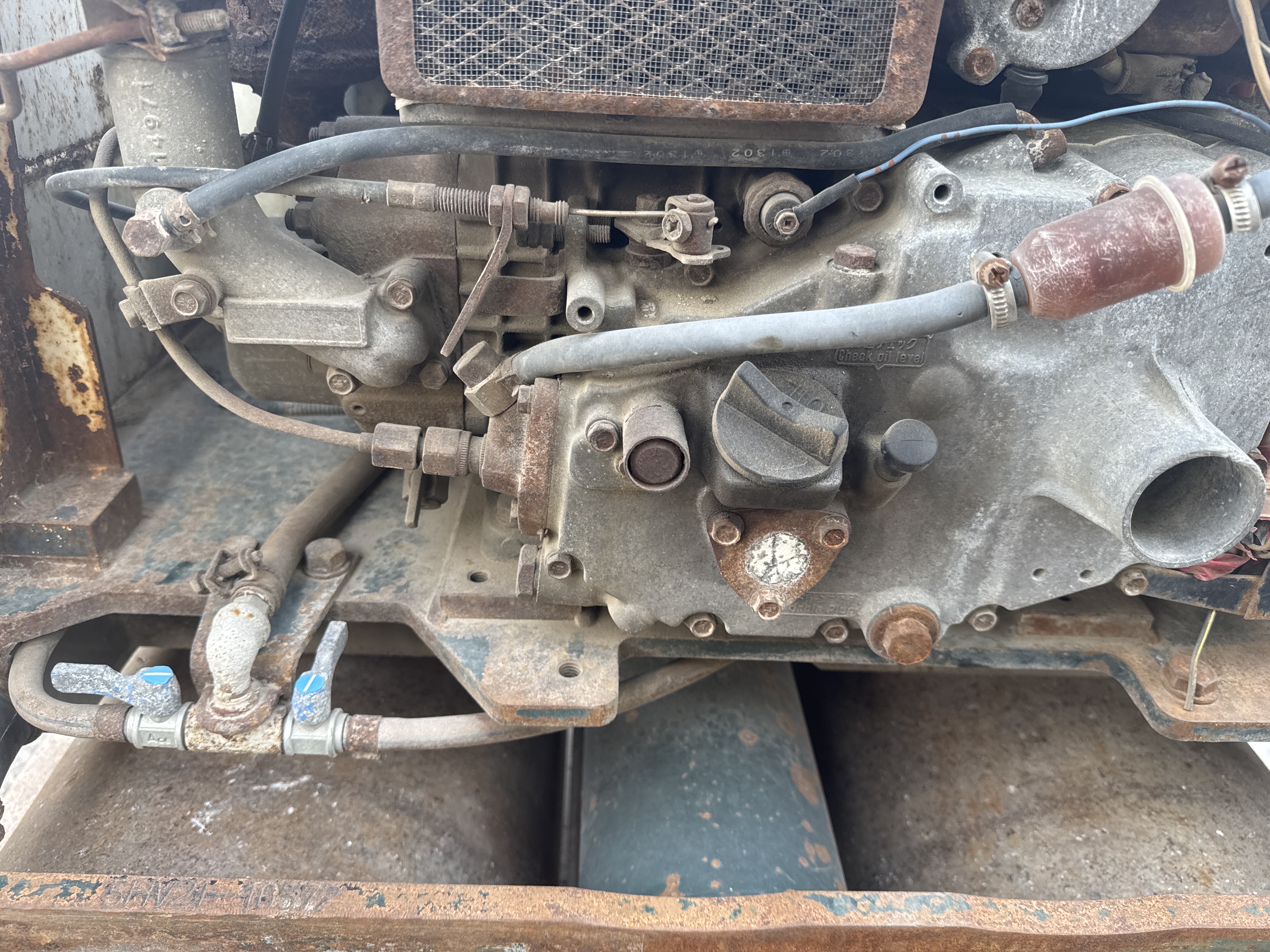 WBC-004-Sakai-HV61ST-Walk-behind-rollers-inspection-Engine-Fuel-leaks-1