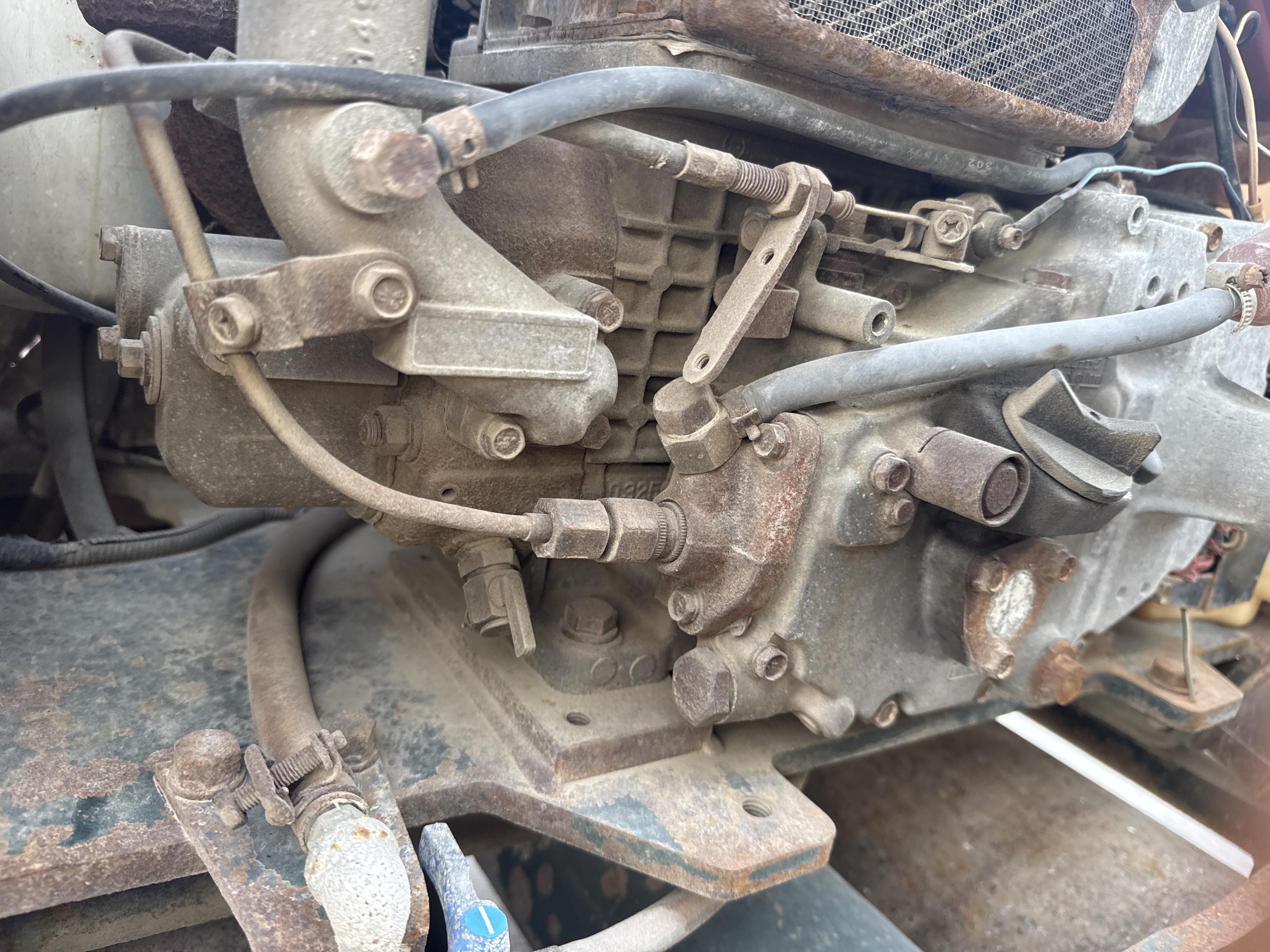 WBC-004-Sakai-HV61ST-Walk-behind-rollers-inspection-Engine-Engine-oil-leaks-1