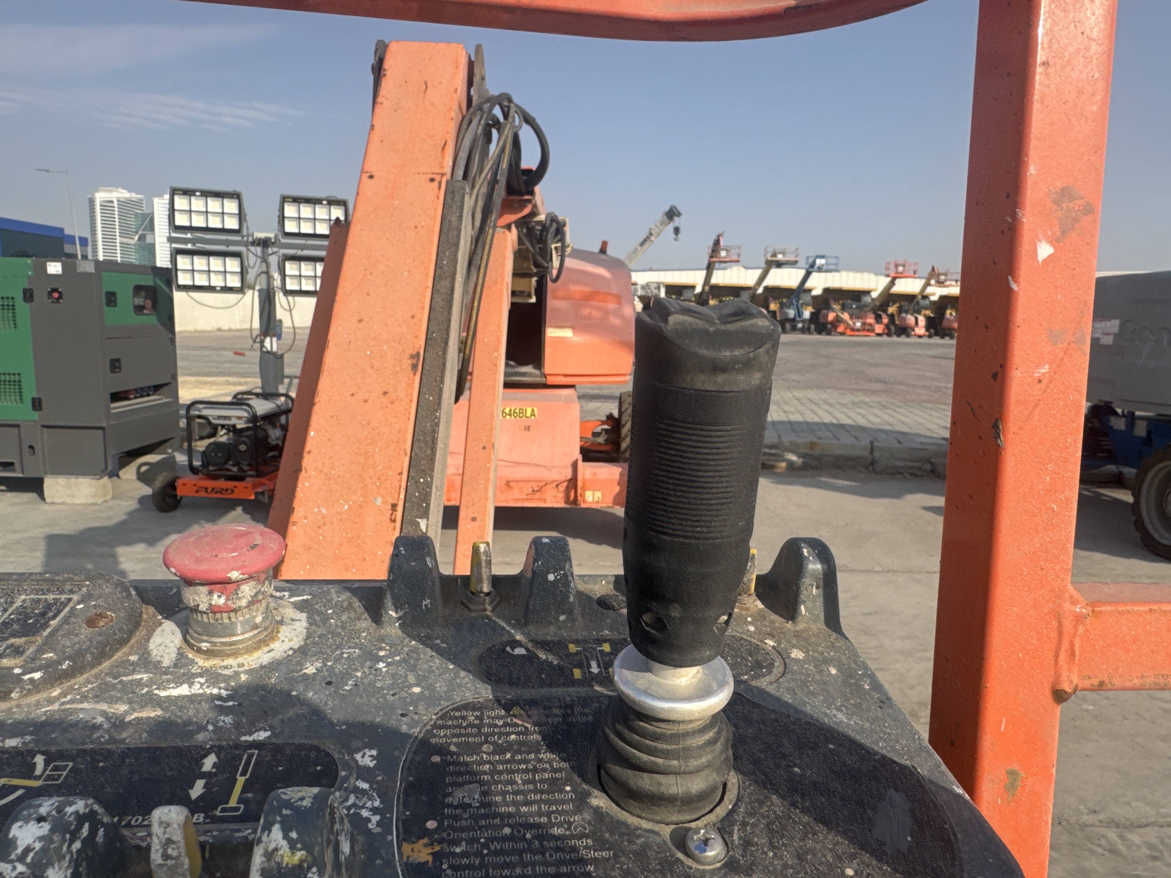 BLA-006-JLG-460SJ-Boom-lifts-inspection-Cabin-Joysticks-1