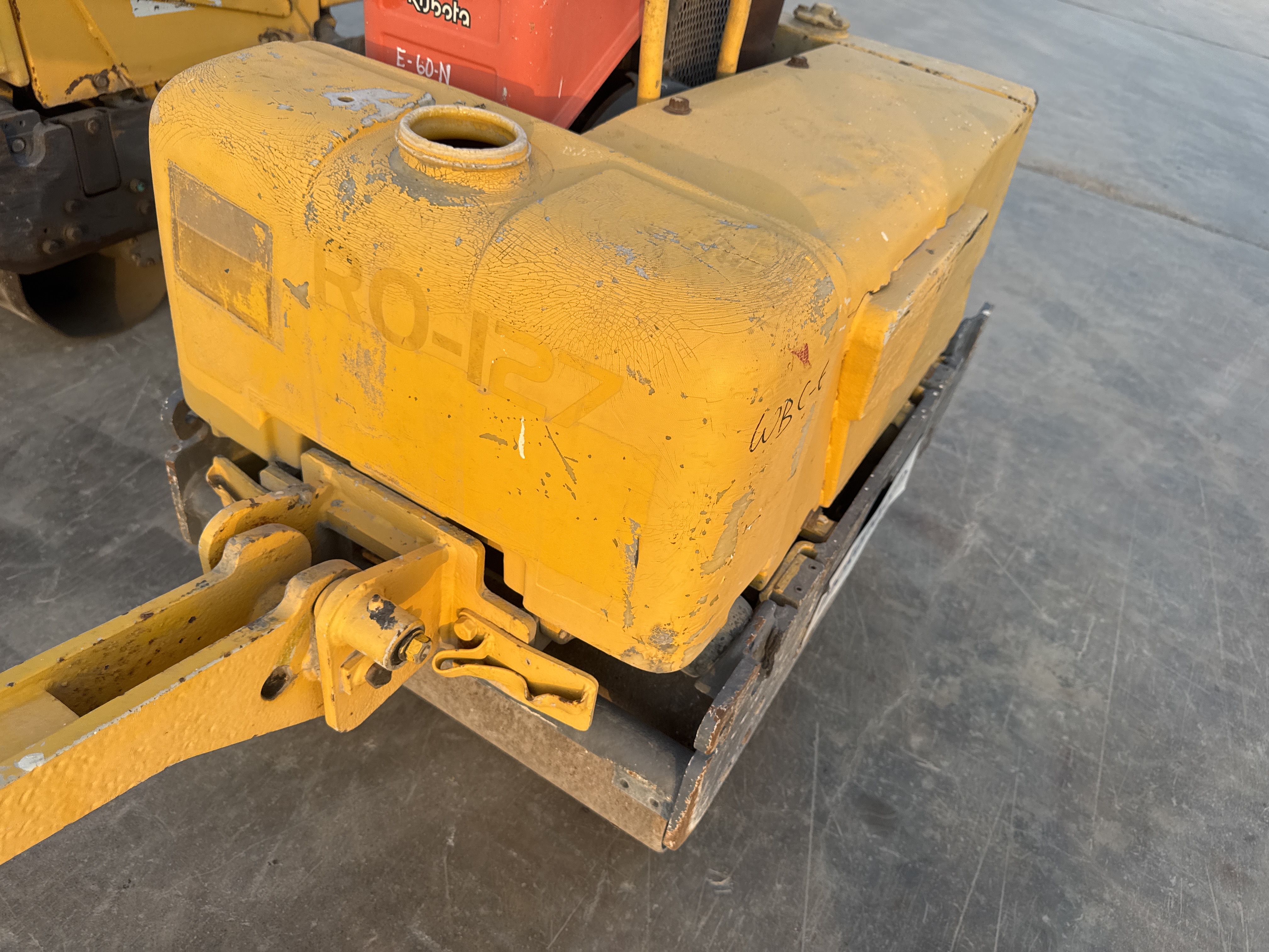 WBC-006-Sakai-HV60-Walk-behind-rollers-inspection-Structure-Water-tank-1