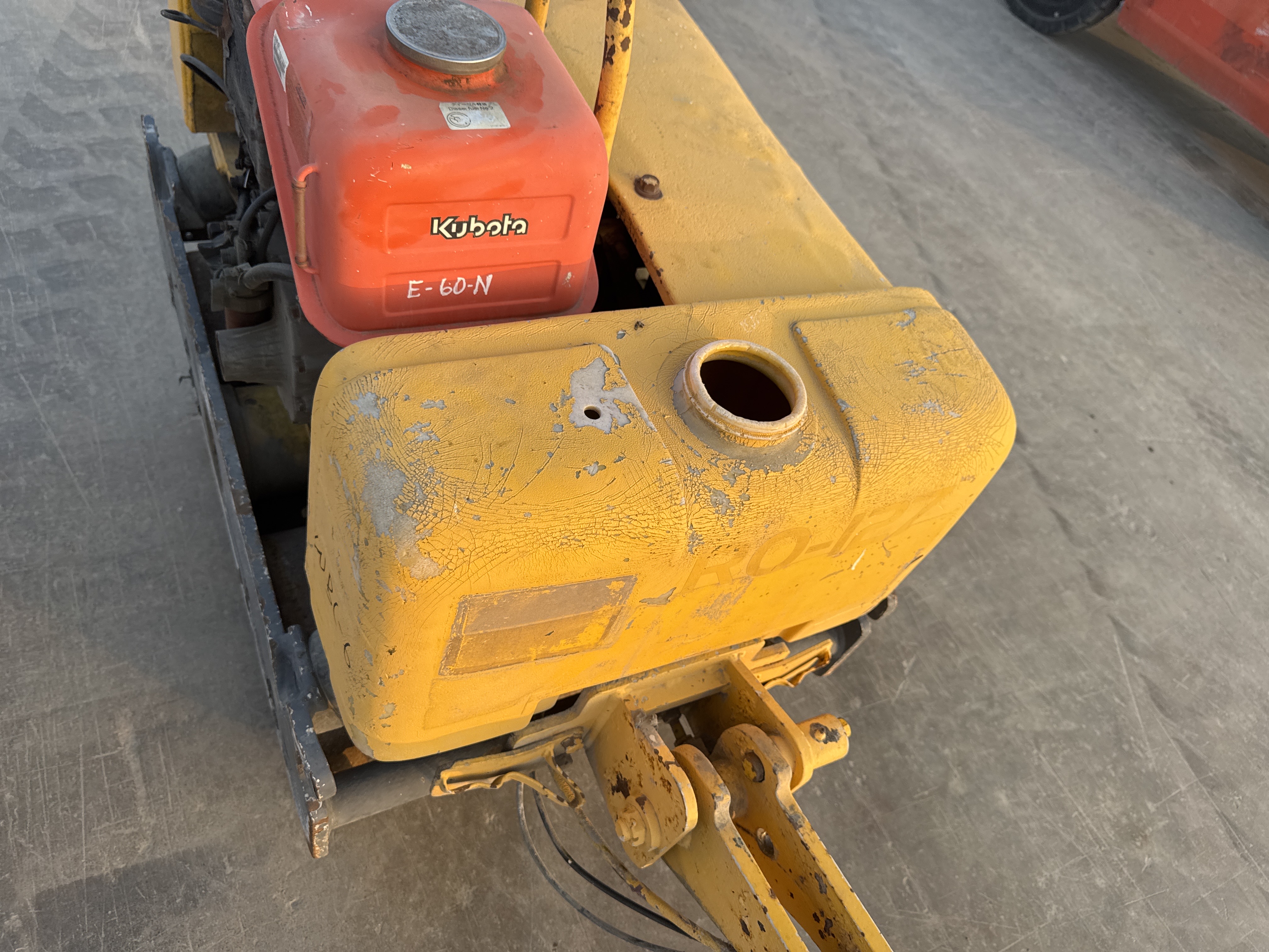 WBC-006-Sakai-HV60-Walk-behind-rollers-inspection-Structure-Water-tank-1