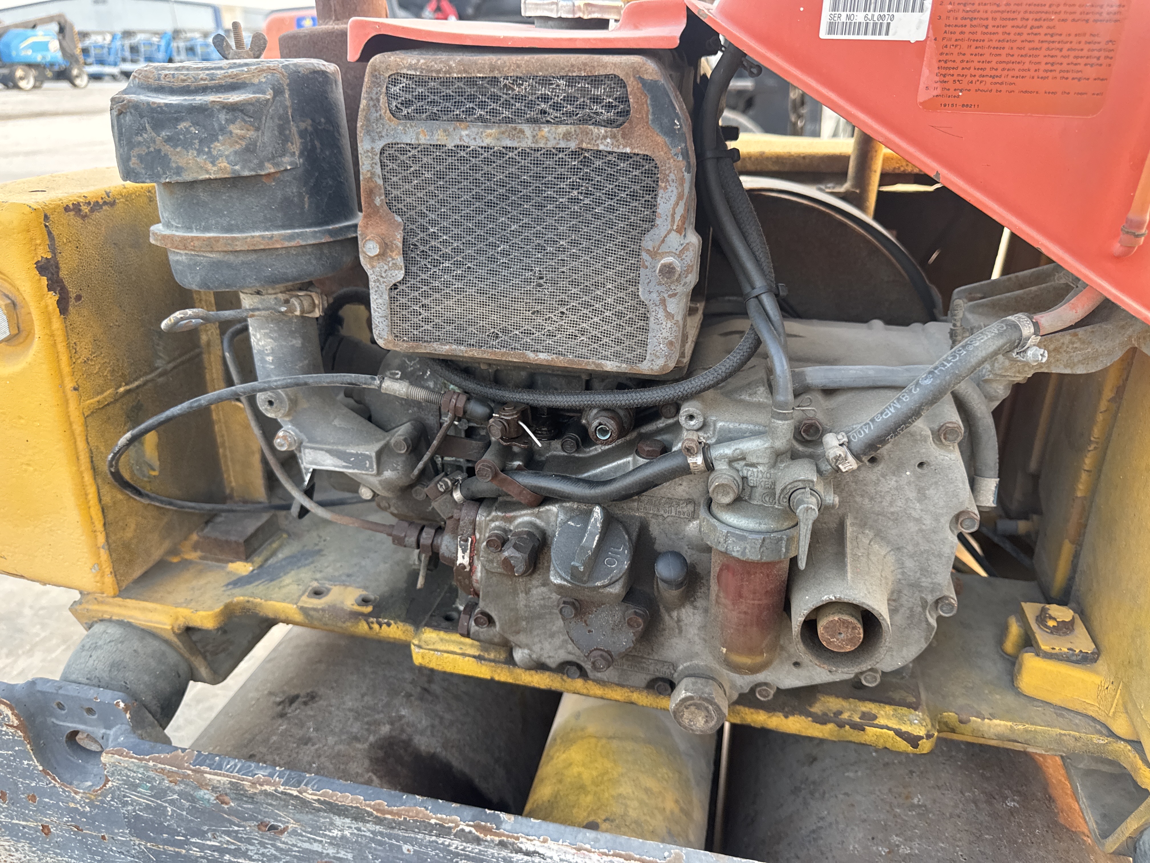 WBC-006-Sakai-HV60-Walk-behind-rollers-inspection-Engine-Engine-oil-leaks-1