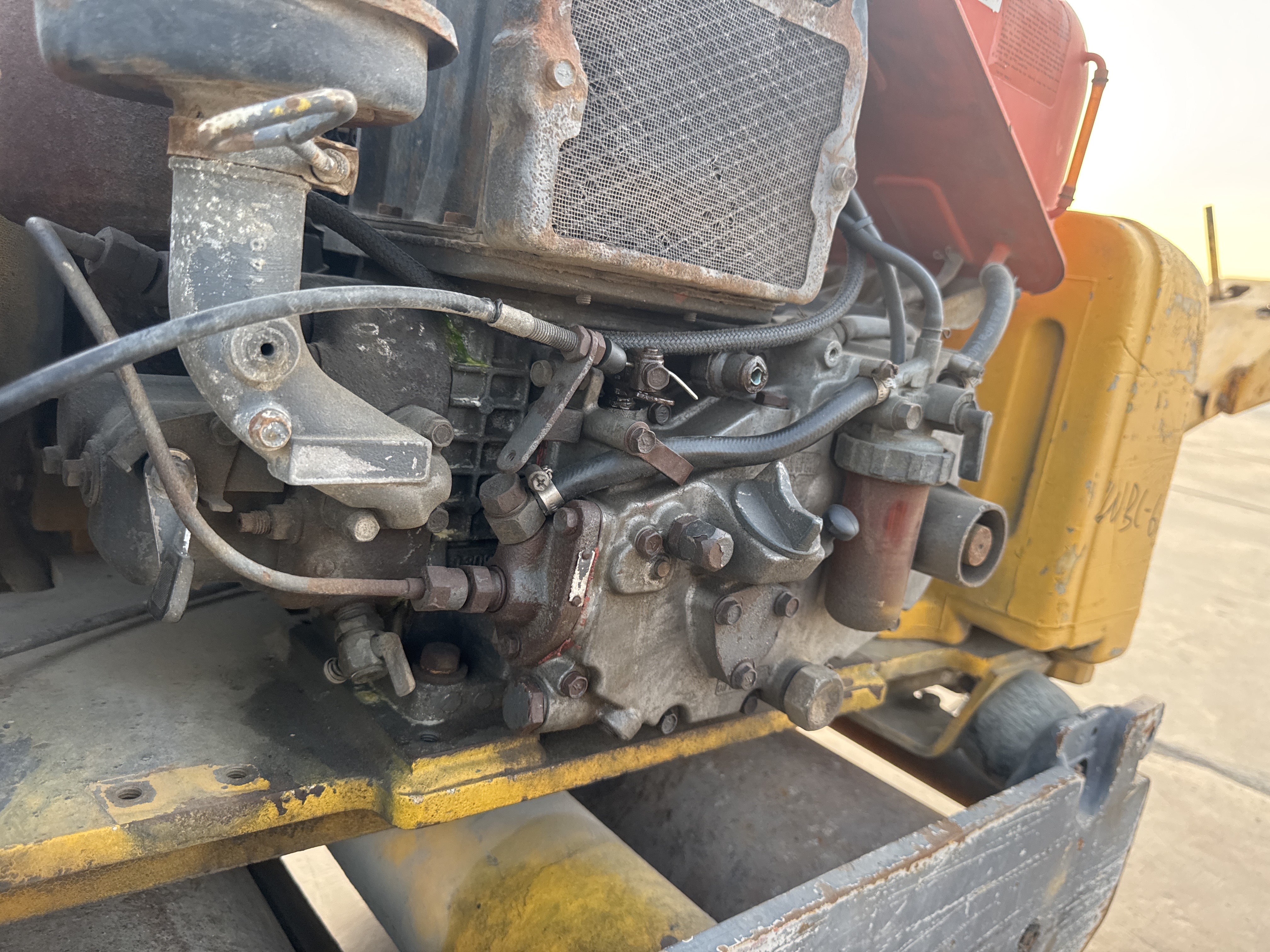 WBC-006-Sakai-HV60-Walk-behind-rollers-inspection-Engine-Engine-oil-leaks-1