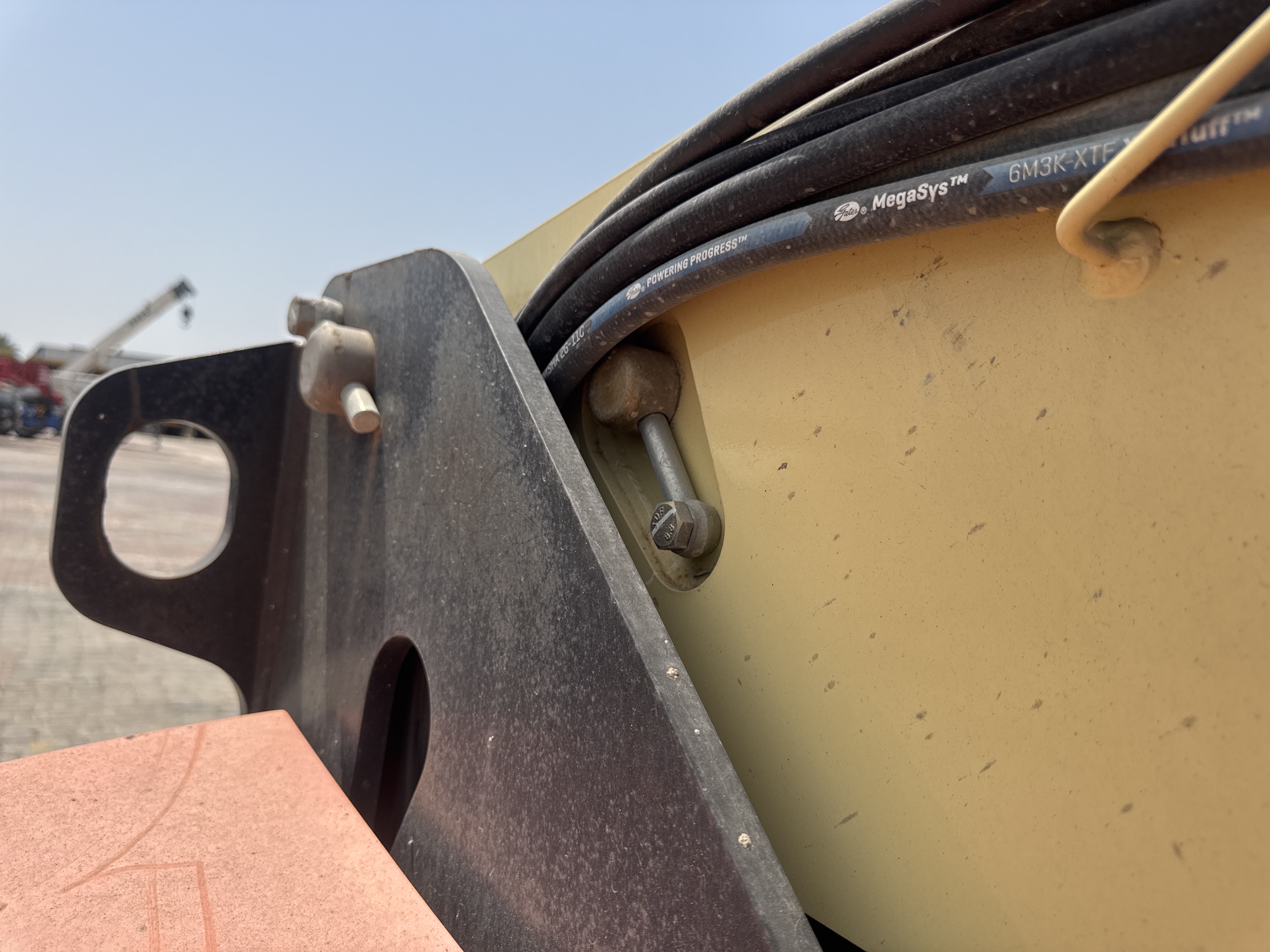 BLA-006-JLG-460SJ-Boom-lifts-inspection-Chassis-Boom-base-pin-and-bushings-1
