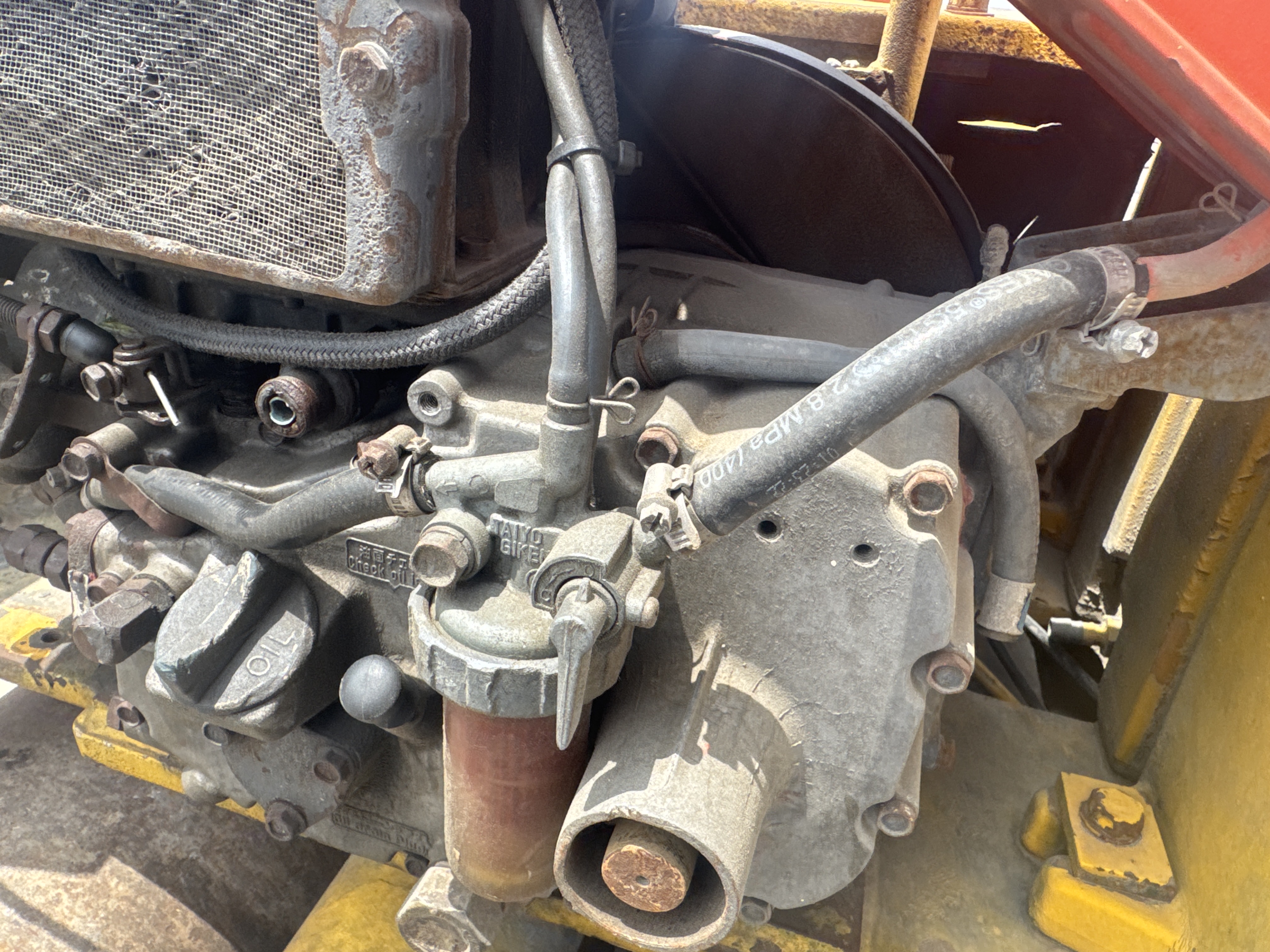 WBC-006-Sakai-HV60-Walk-behind-rollers-inspection-Engine-Hoses-1