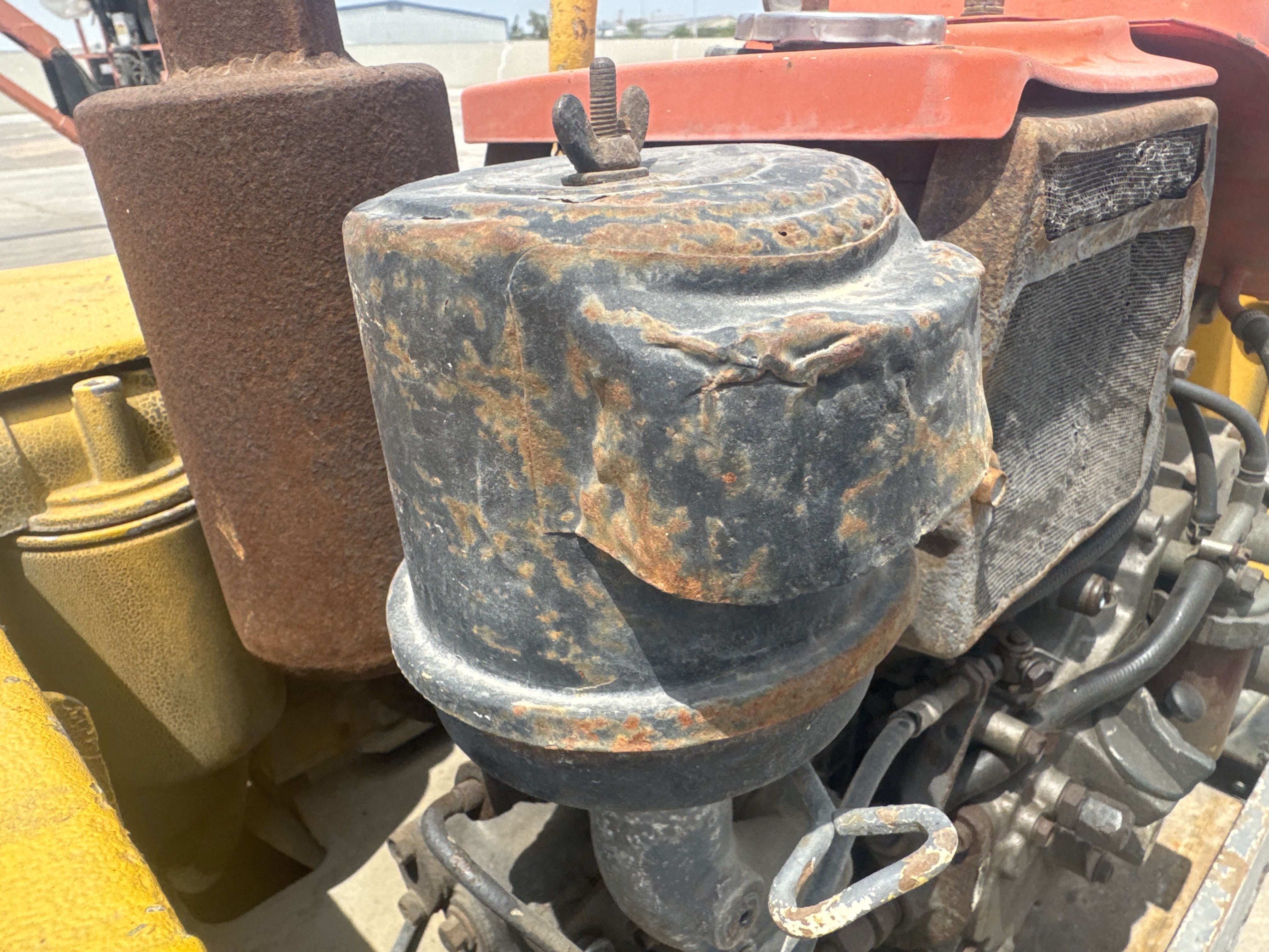 WBC-006-Sakai-HV60-Walk-behind-rollers-inspection-Engine-Air-intake-system-1
