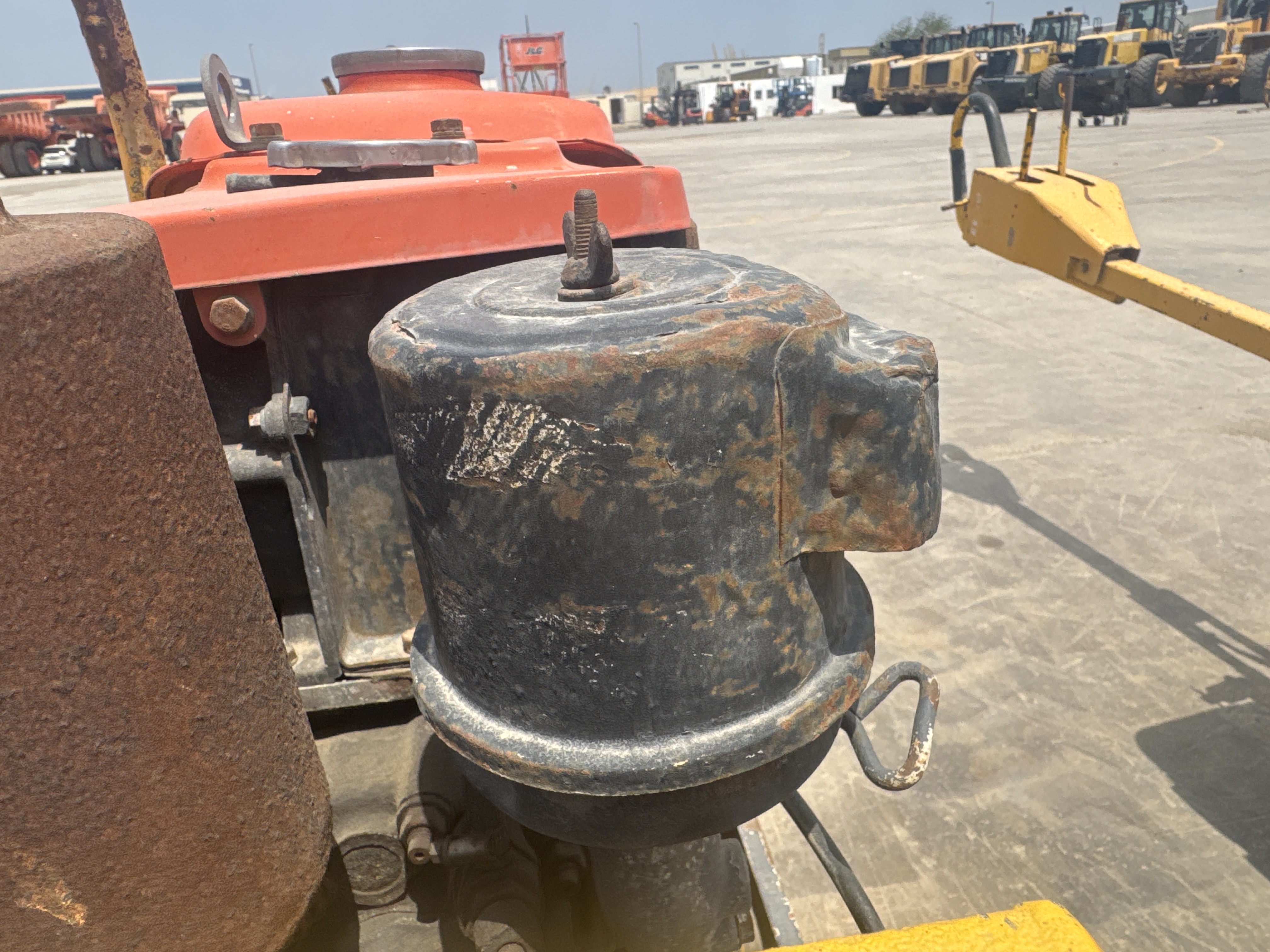 WBC-006-Sakai-HV60-Walk-behind-rollers-inspection-Engine-Air-intake-system-1