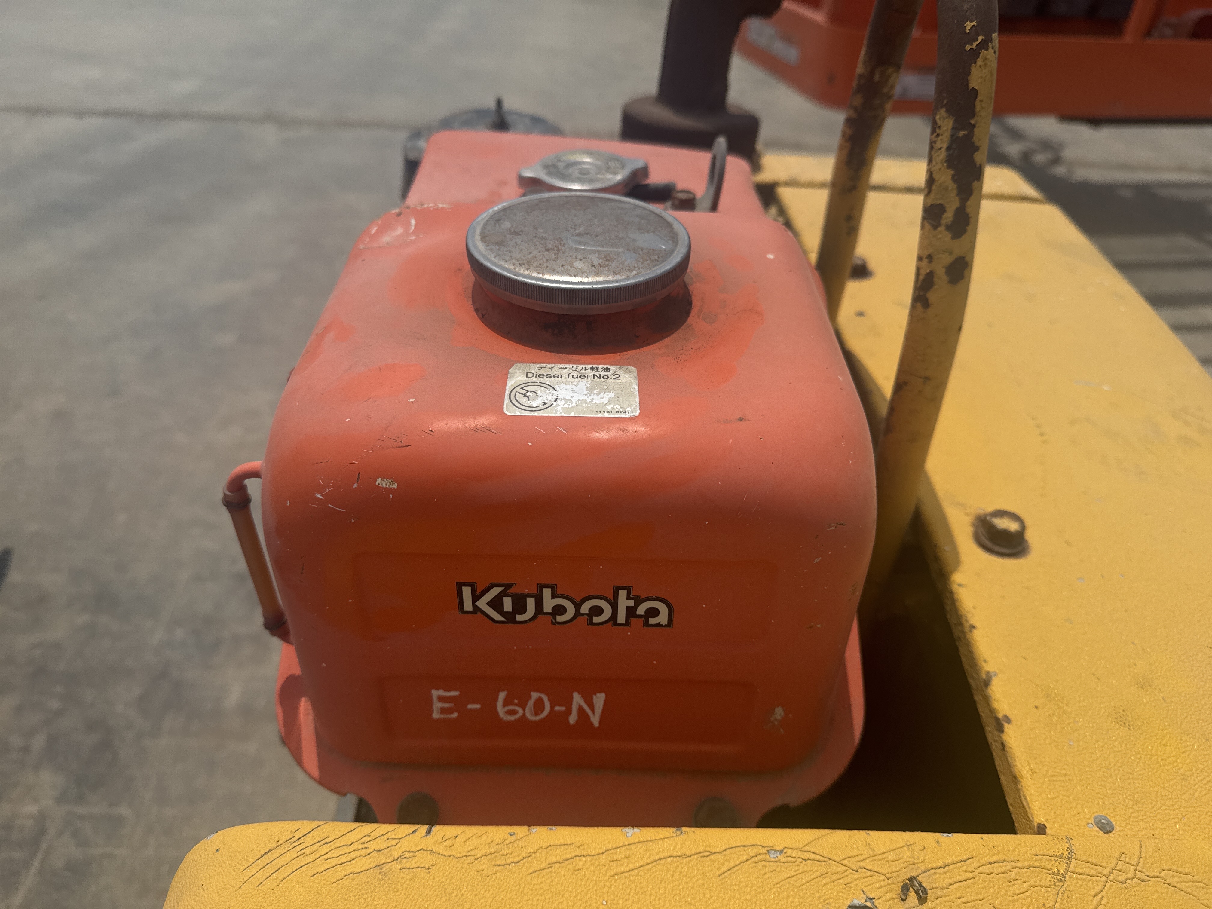 WBC-006-Sakai-HV60-Walk-behind-rollers-inspection-Engine-Fuel-tank-1