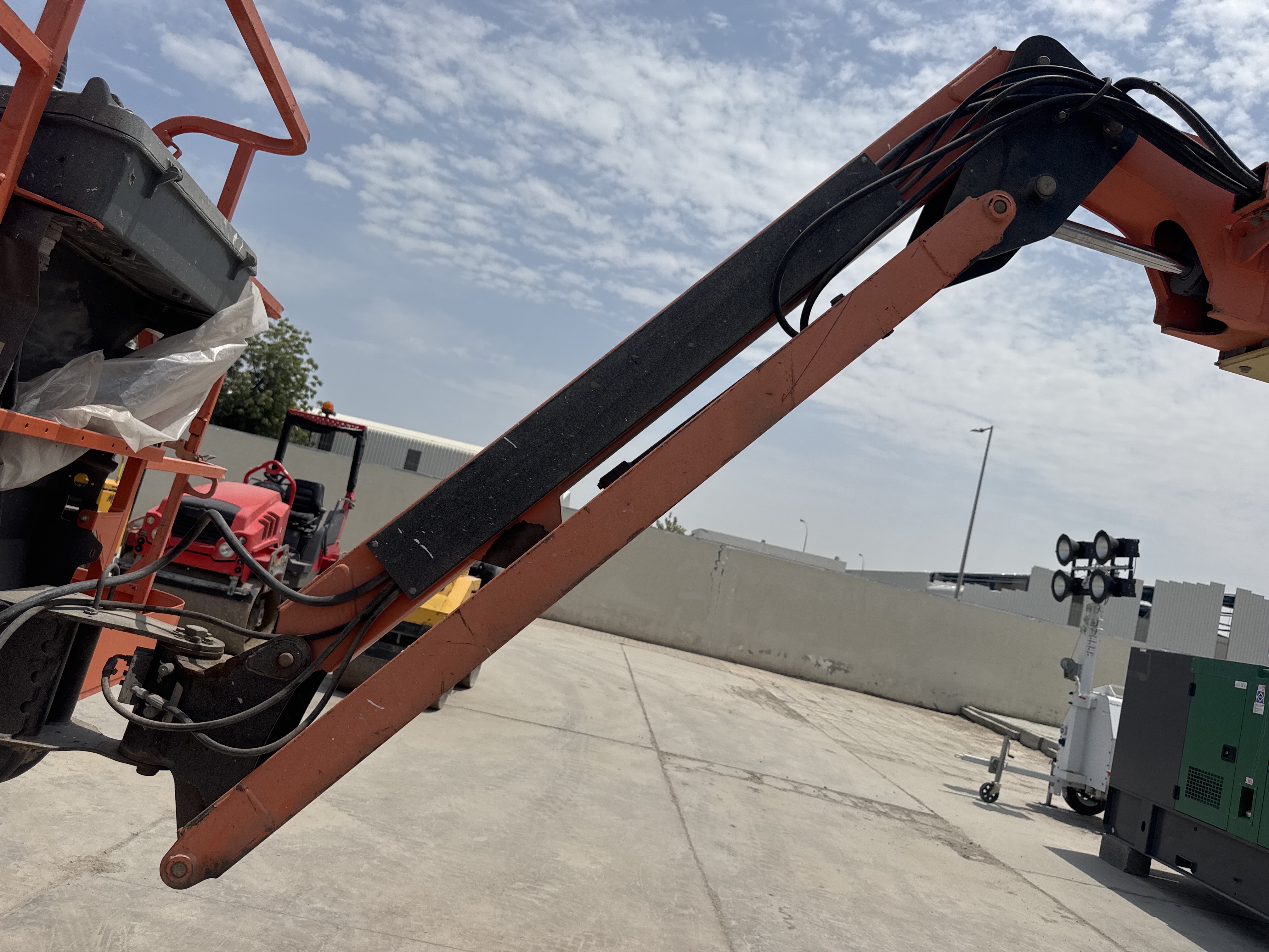 BLA-006-JLG-460SJ-Boom-lifts-inspection-Chassis-Articulated-jib-boom-1