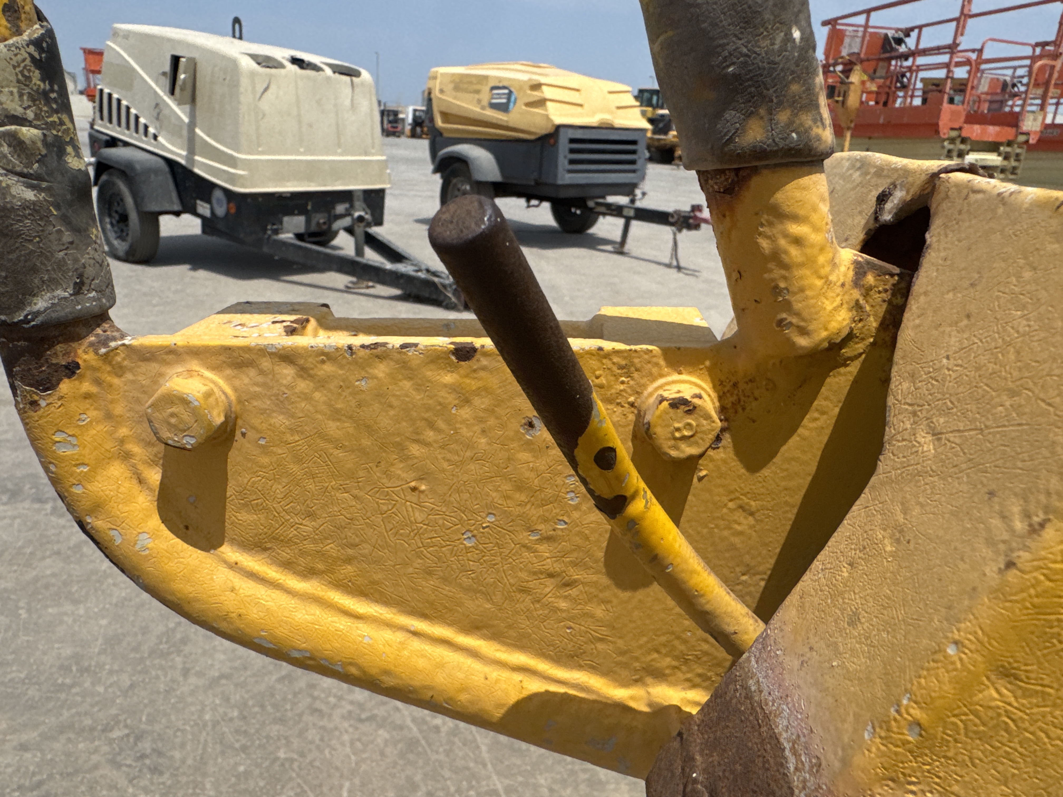 WBC-006-Sakai-HV60-Walk-behind-rollers-inspection-Drive-system-Throttle-lever-1