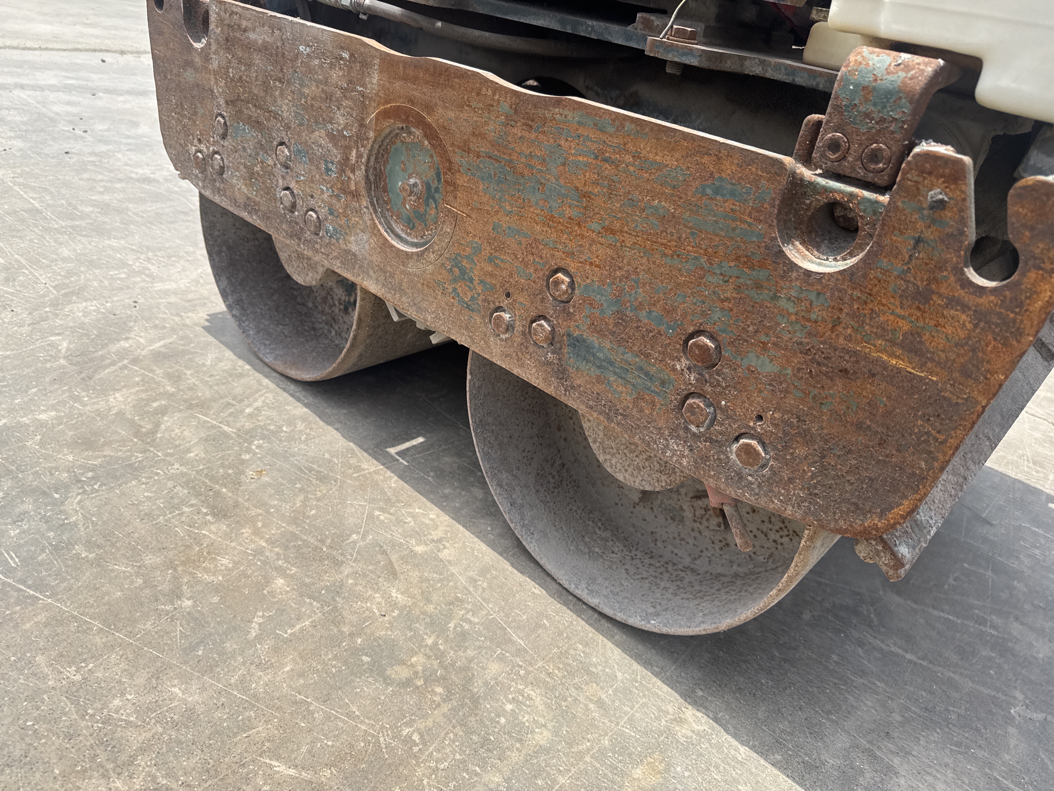 WBC-004-Sakai-HV61ST-Walk-behind-rollers-inspection-Structure-Left-hand-side-plate-1