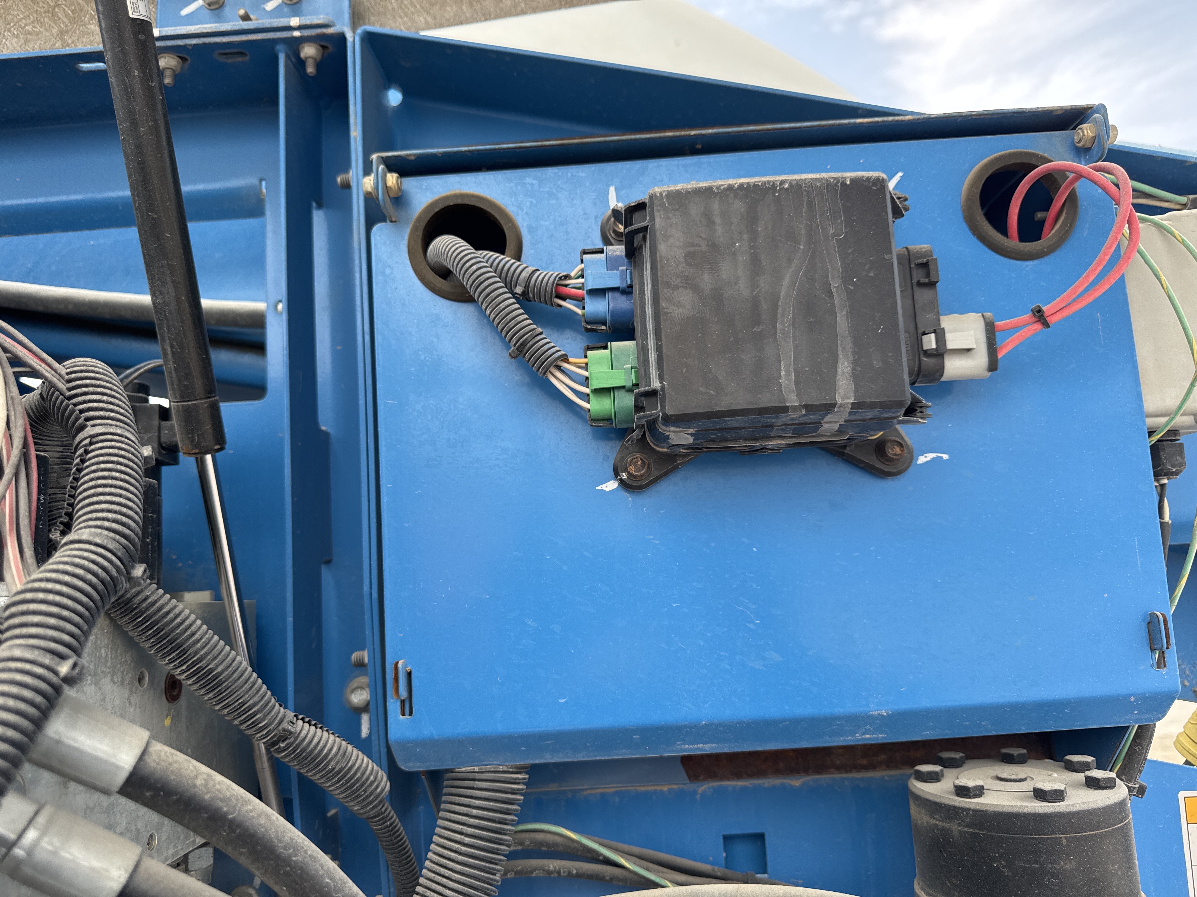 BLA-014-Genie-S-40-Boom-lifts-inspection-Electronic-Main-harness-1