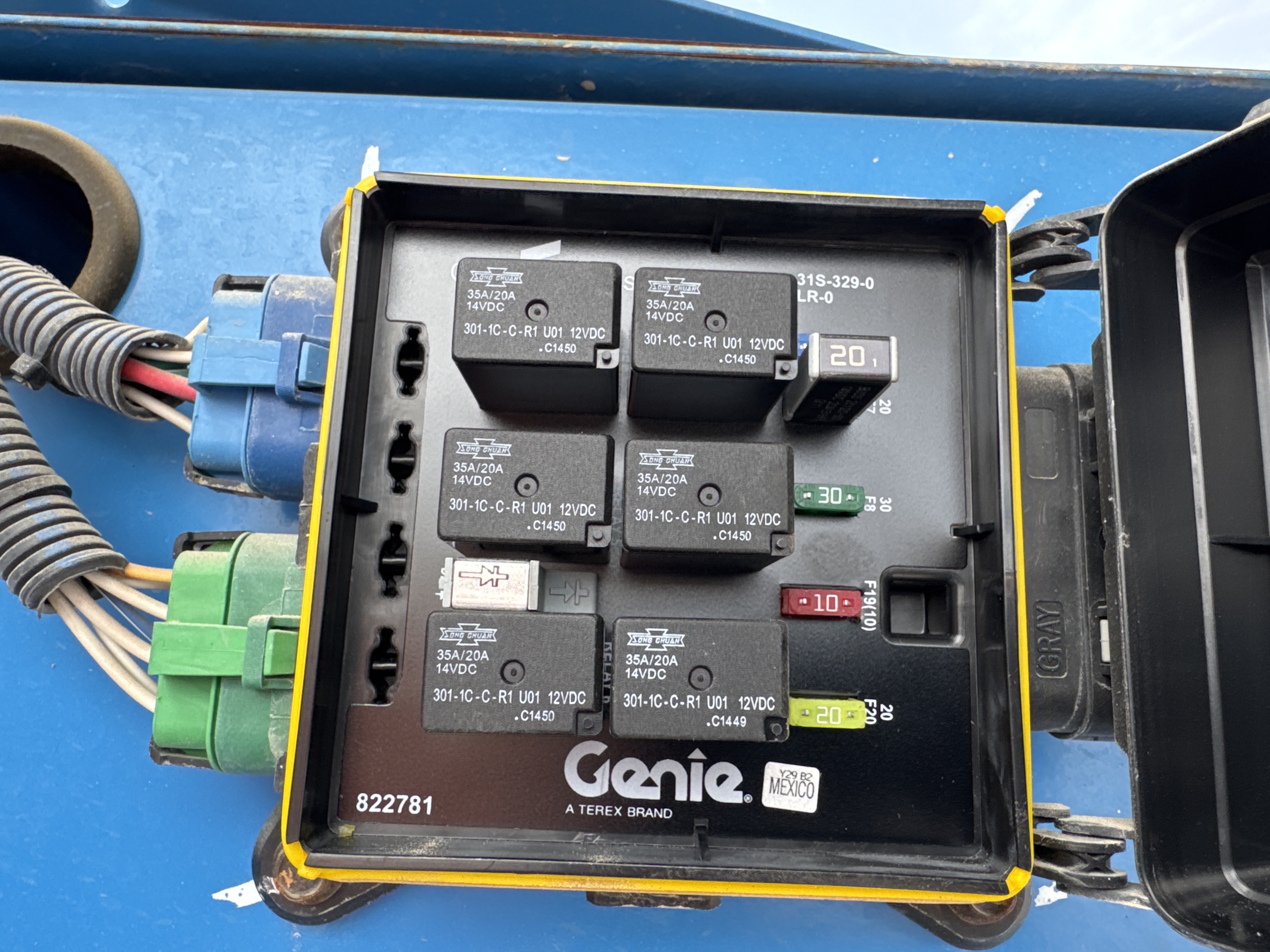 BLA-014-Genie-S-40-Boom-lifts-inspection-Electronic-Fuse-box-1